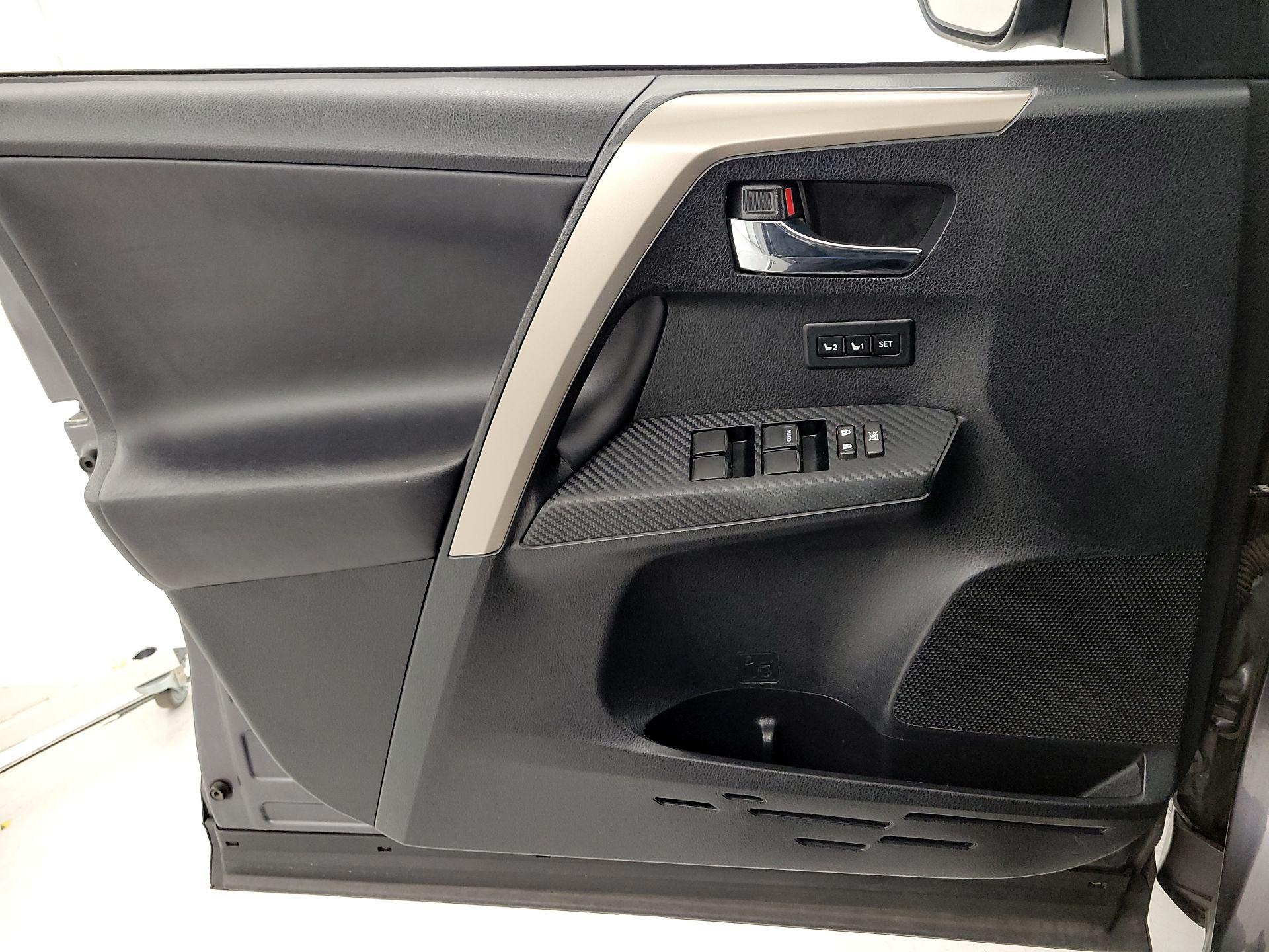 Thumbnail: 2014 Toyota RAV4 - 12