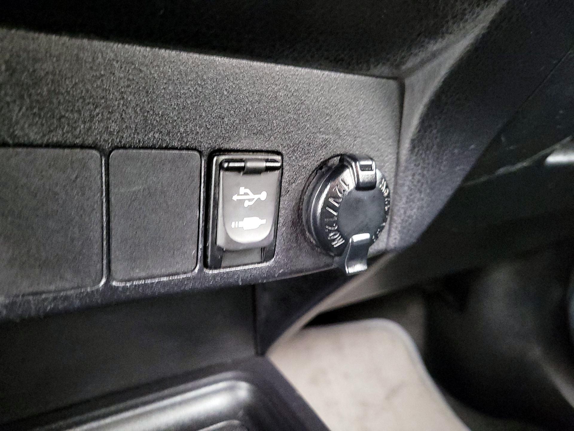 Thumbnail: 2014 Toyota RAV4 - 18