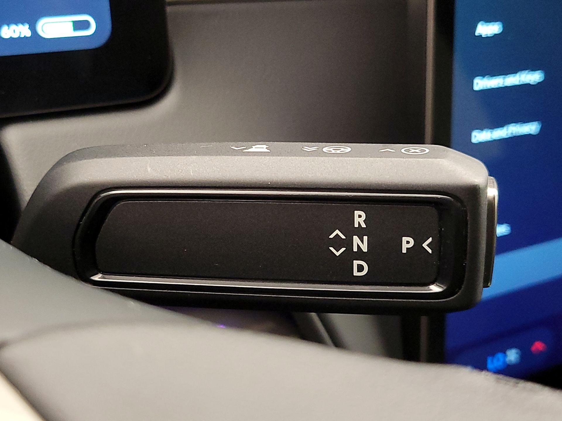 Thumbnail: 2025 Rivian R1S - 17