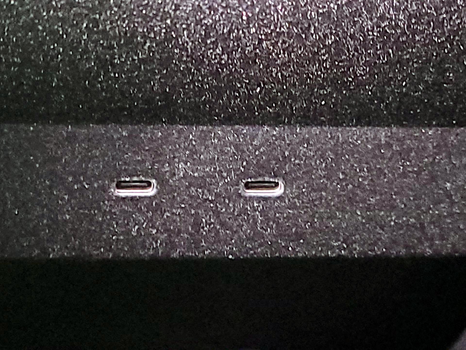 Thumbnail: 2025 Rivian R1S - 18