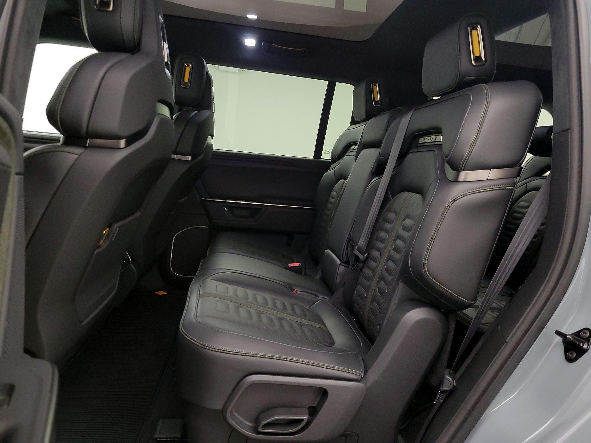 Thumbnail: 2025 Rivian R1S - 20