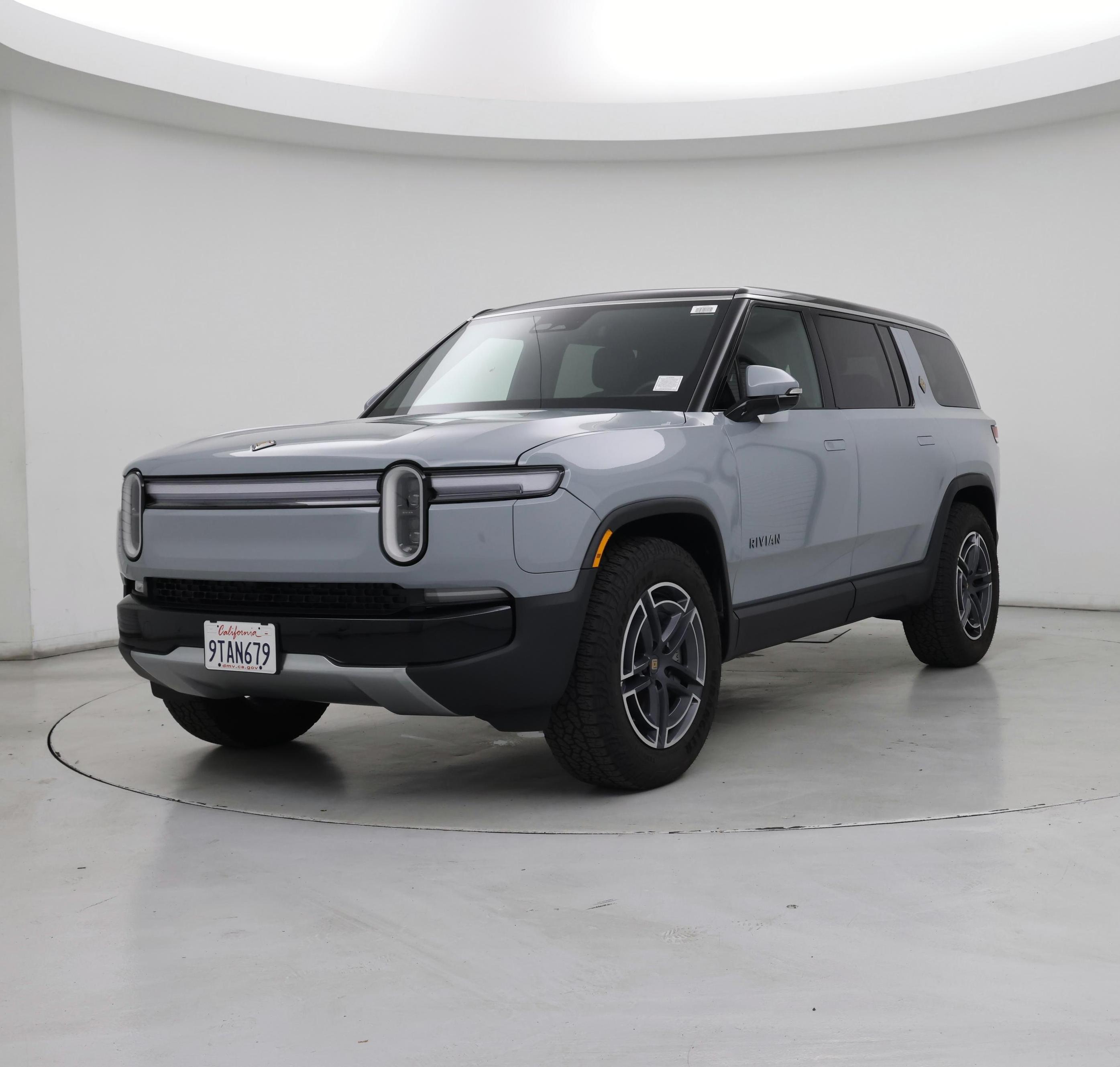 Thumbnail: 2025 Rivian R1S - 4
