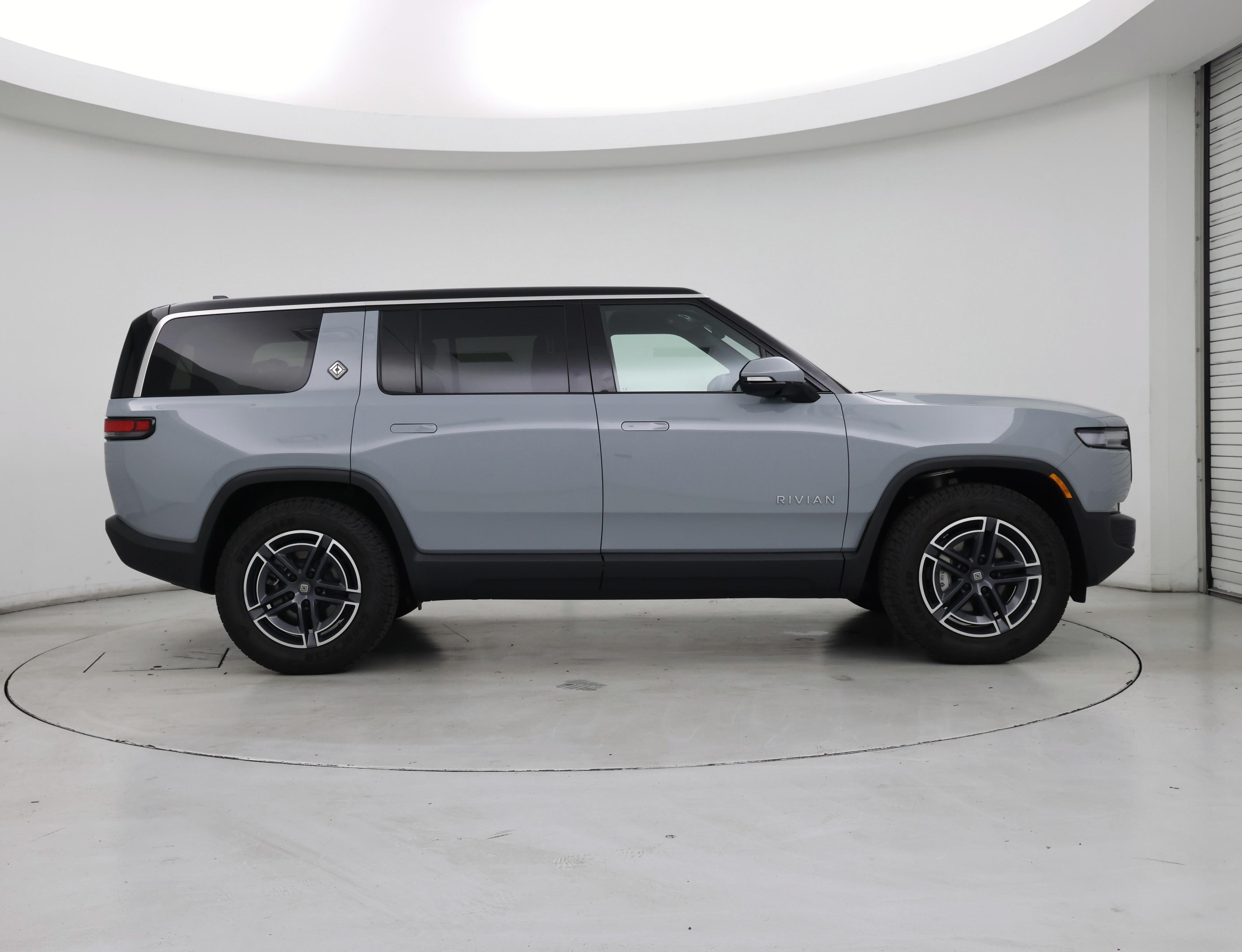 Thumbnail: 2025 Rivian R1S - 7