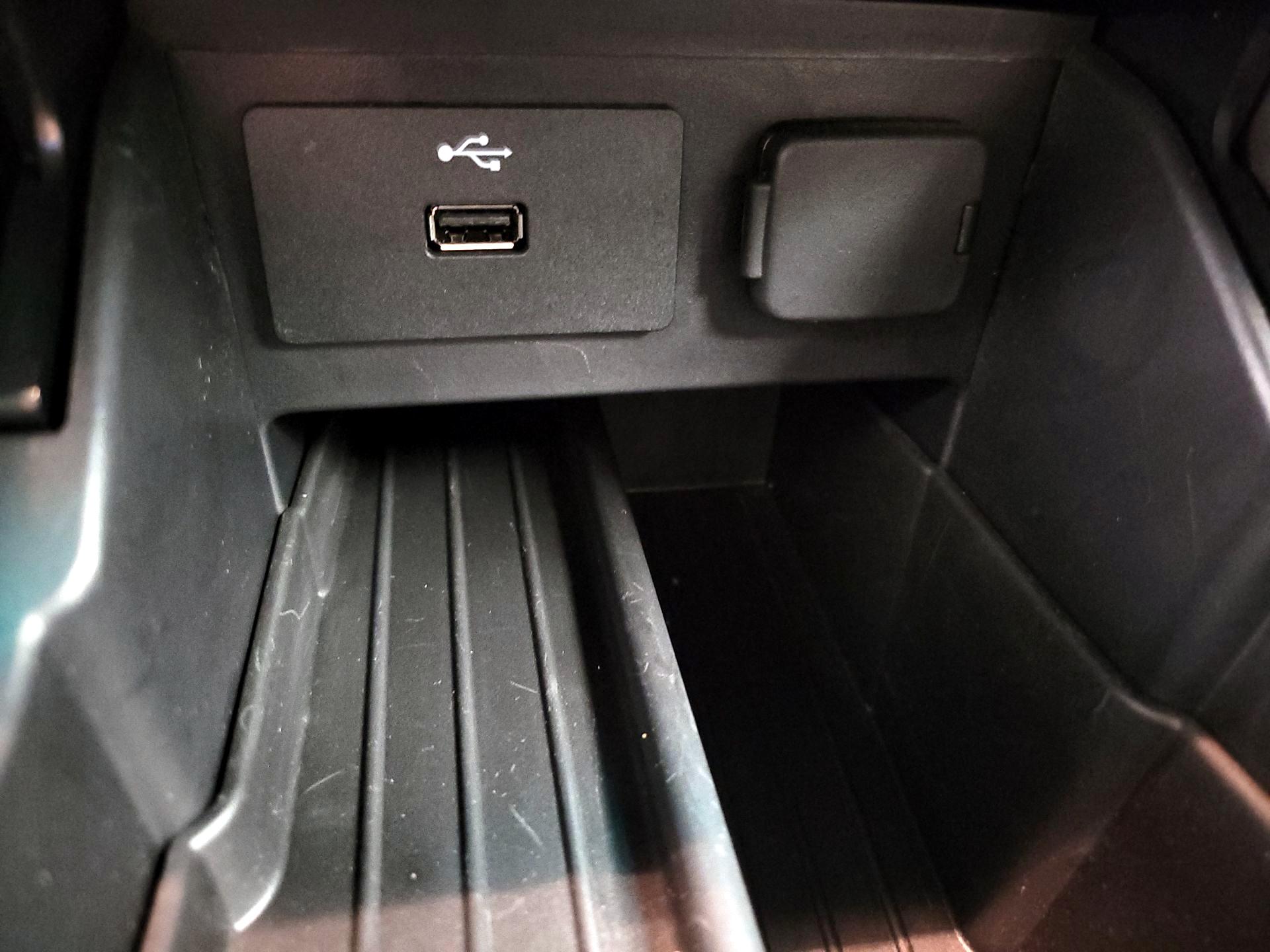 Thumbnail: 2017 Ford Explorer - 18