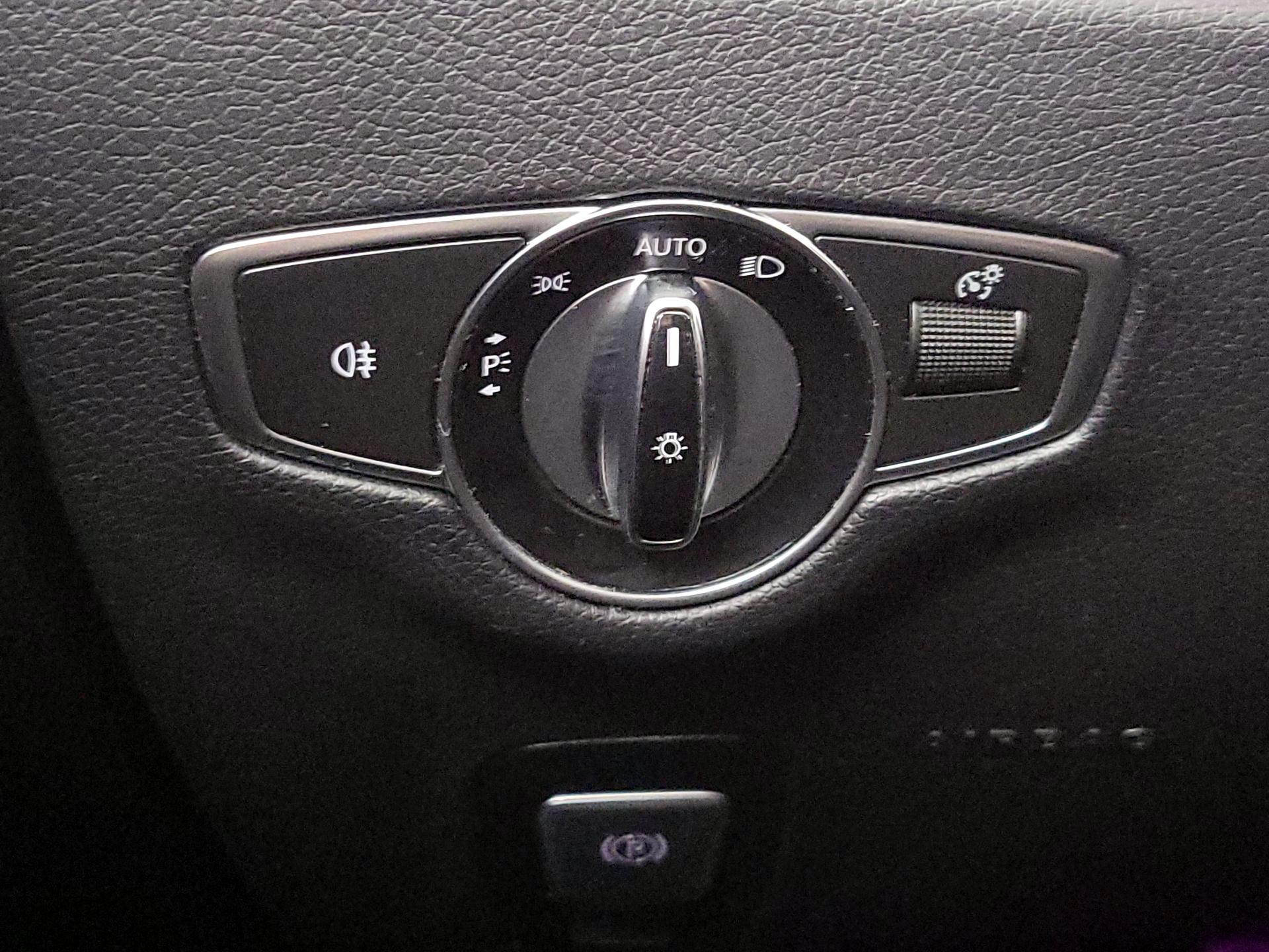 Thumbnail: 2020 Mercedes-Benz E-Class - 13