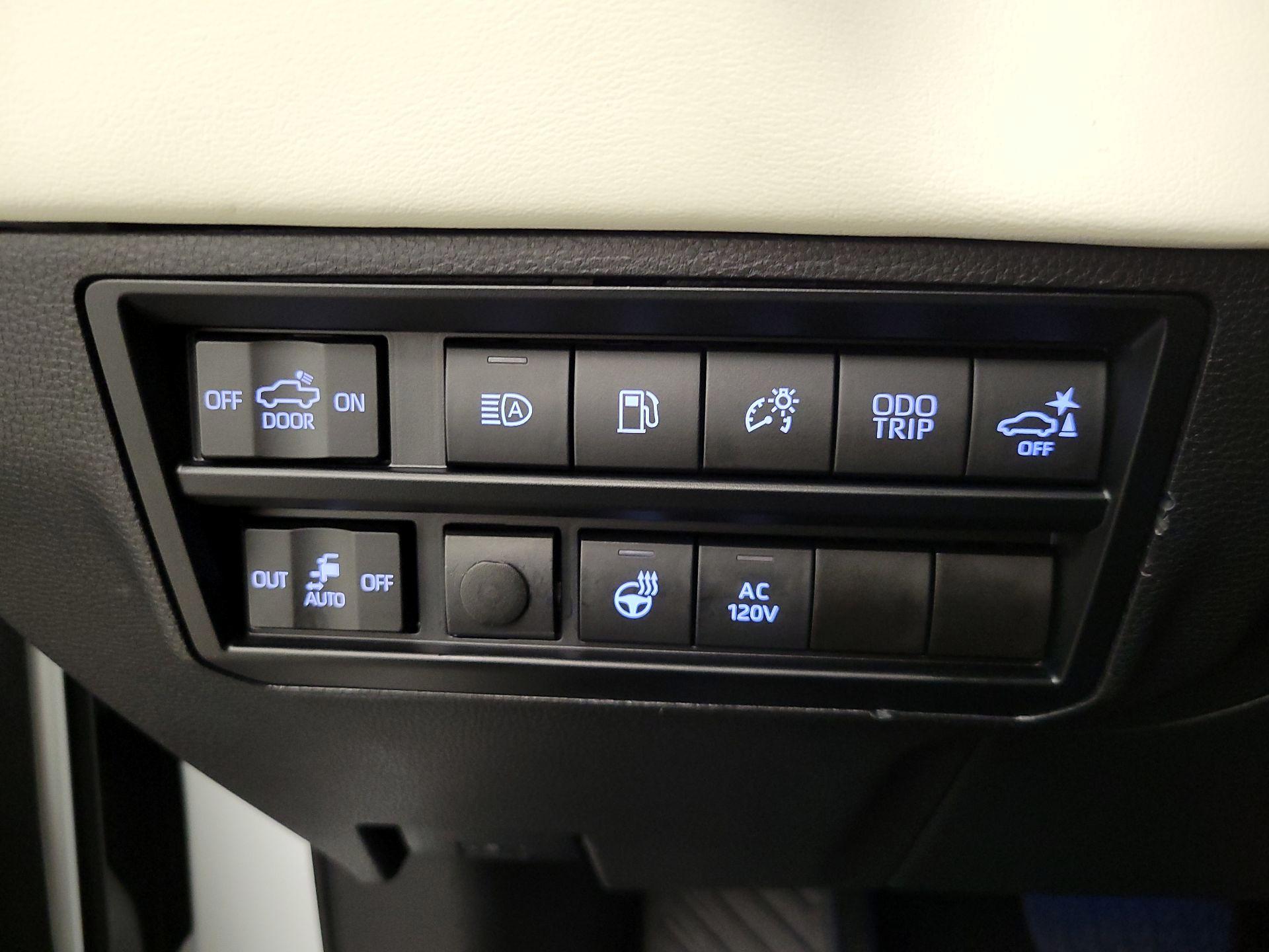 Thumbnail: 2024 Toyota Tundra - 13