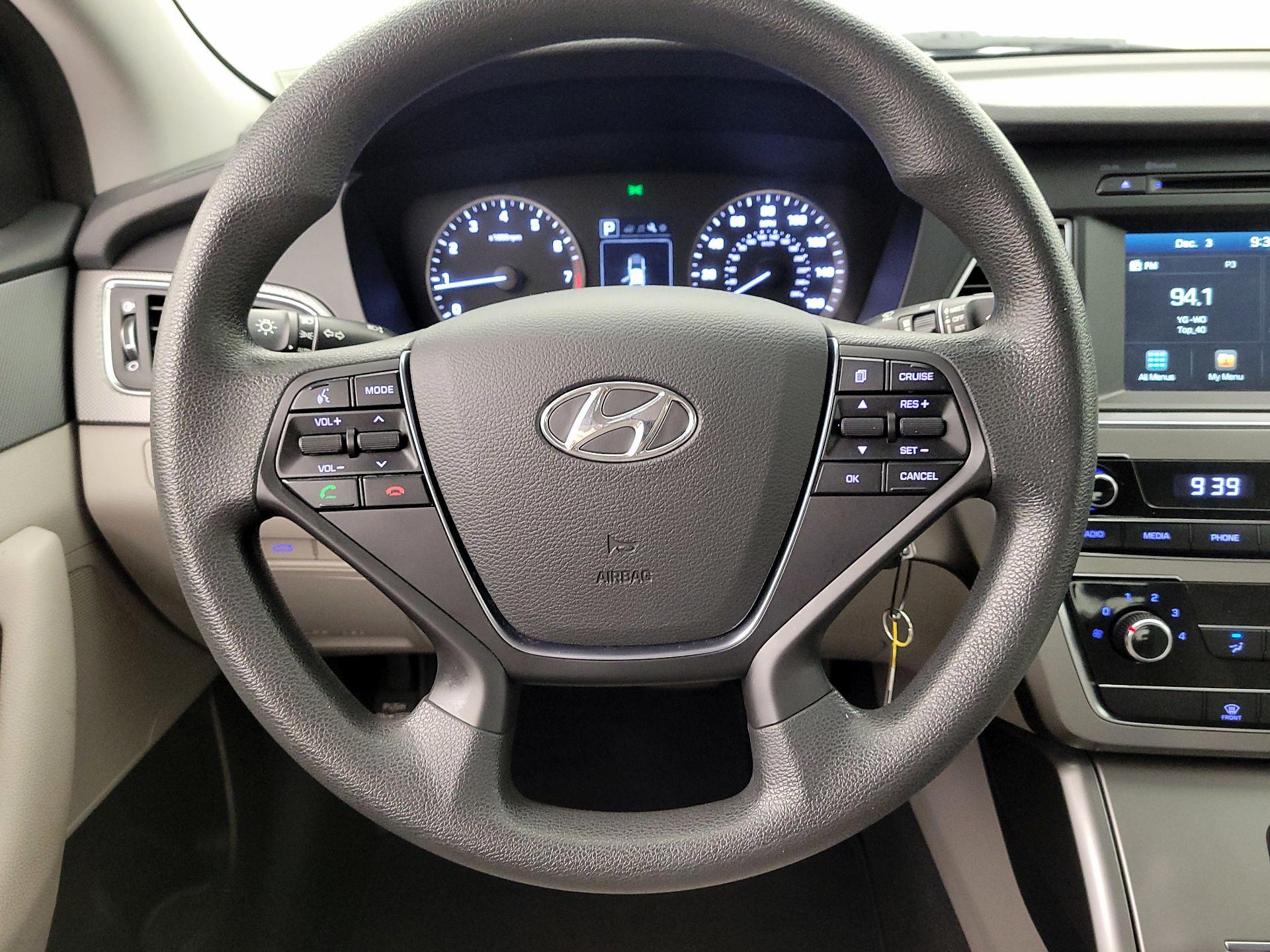 Thumbnail: 2017 Hyundai Sonata - 10