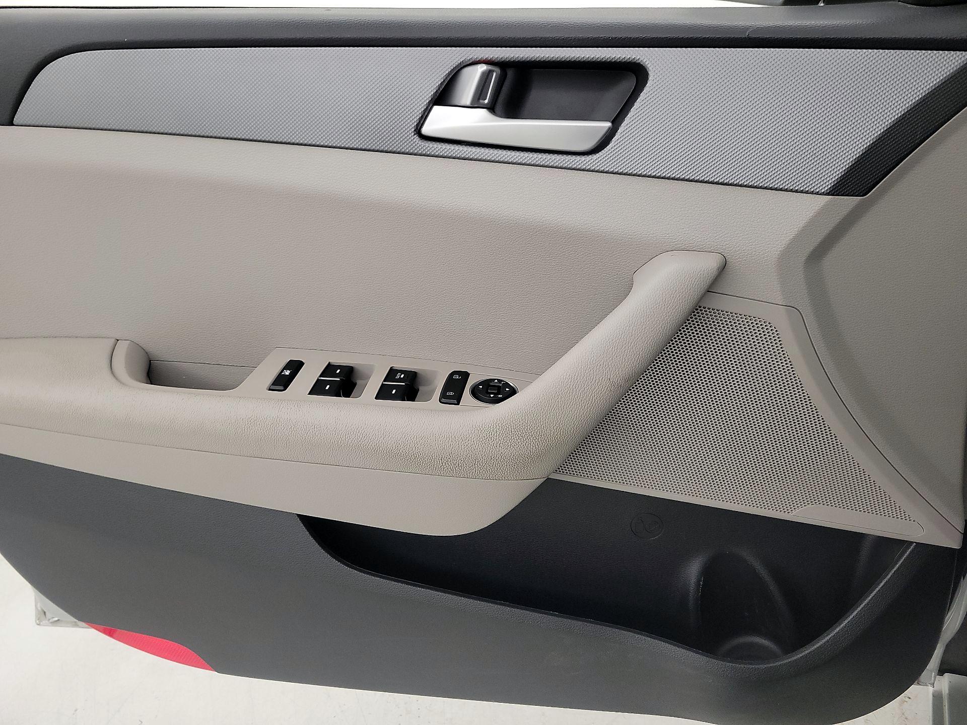 Thumbnail: 2017 Hyundai Sonata - 12