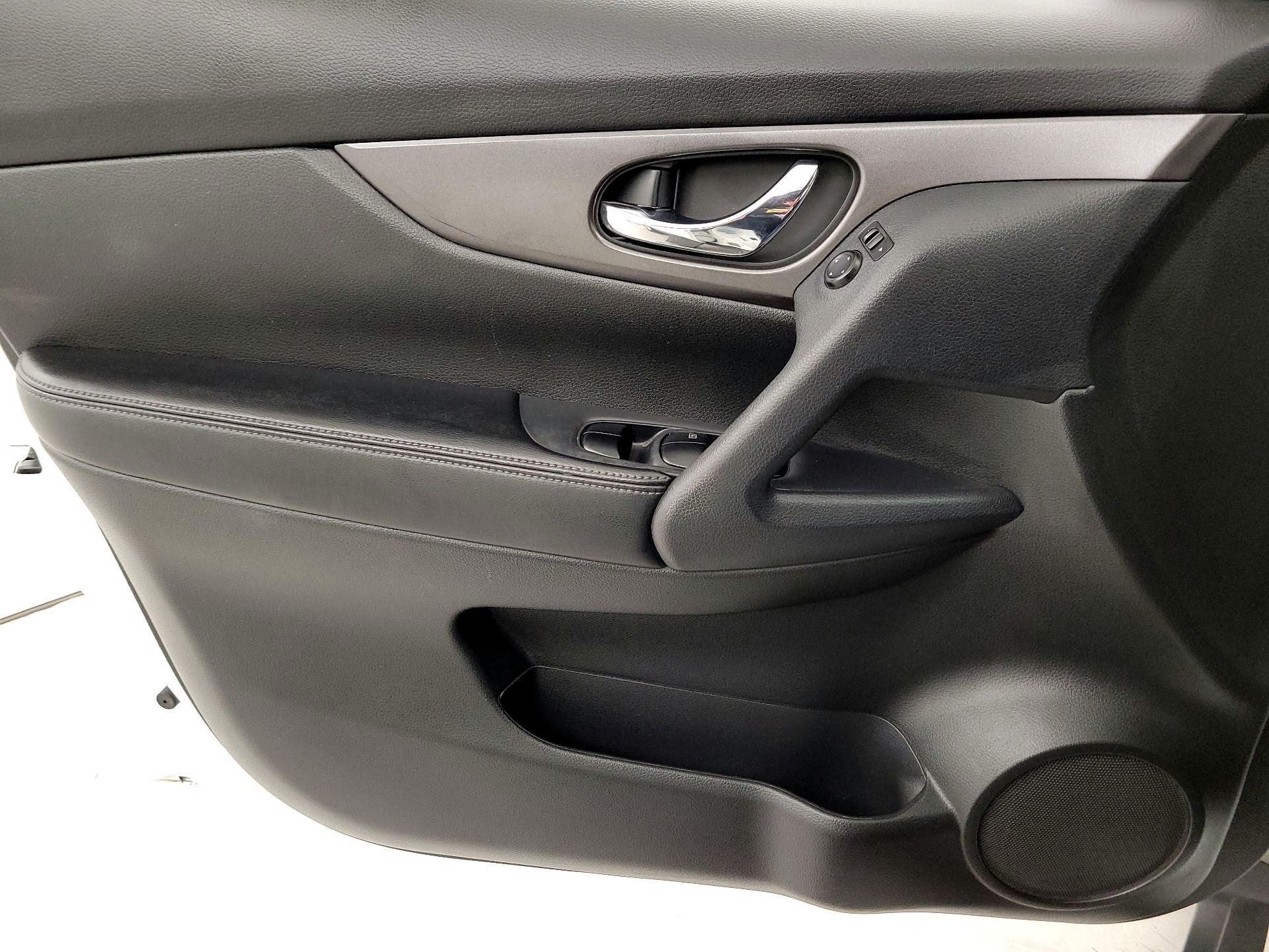 Thumbnail: 2015 Nissan Rogue - 12