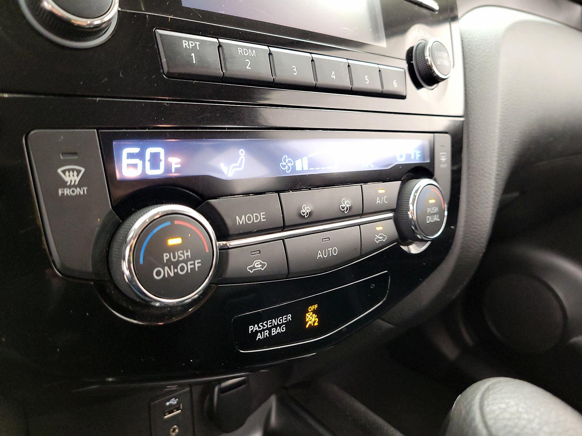 Thumbnail: 2015 Nissan Rogue - 16