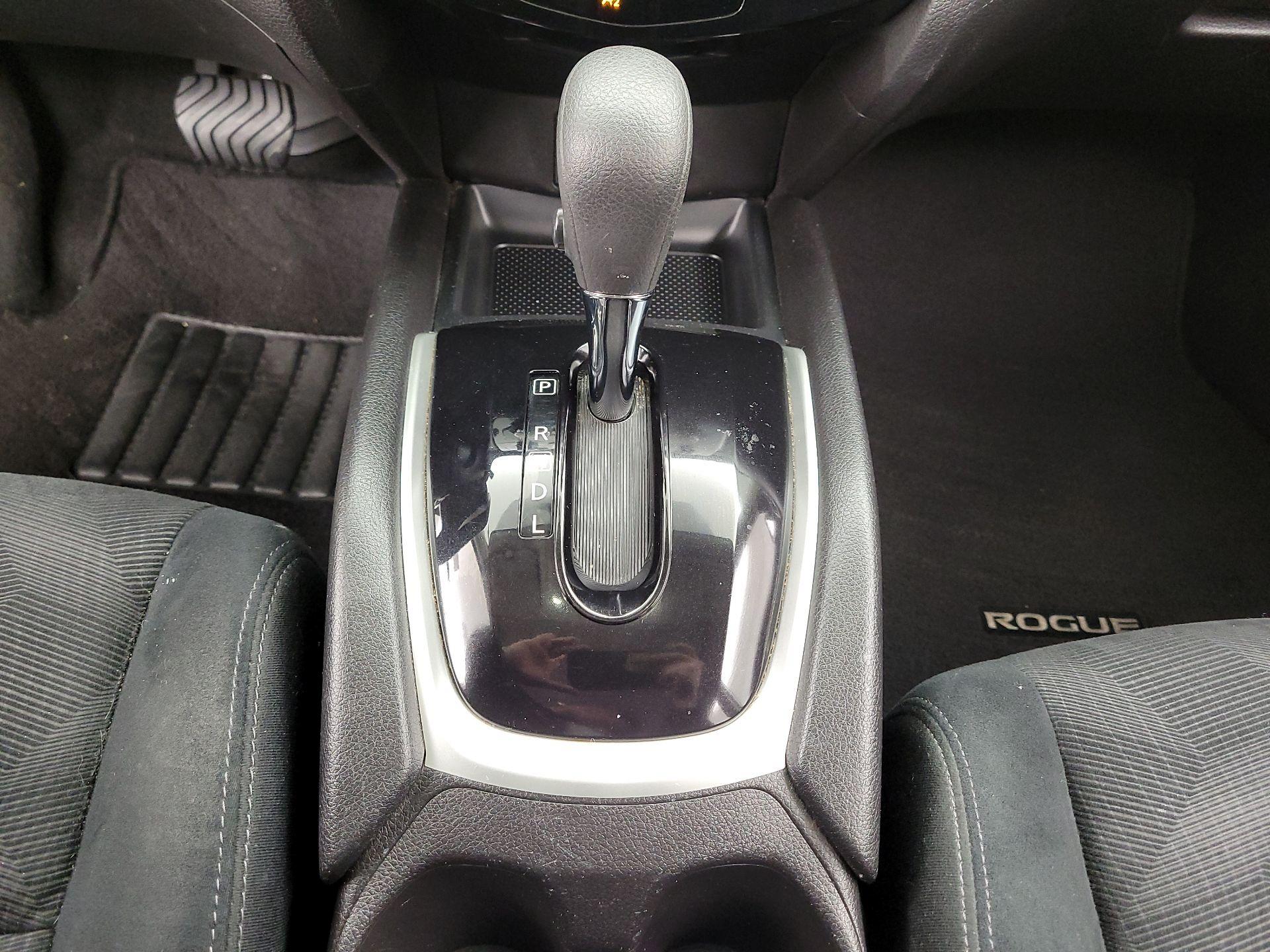 Thumbnail: 2015 Nissan Rogue - 17