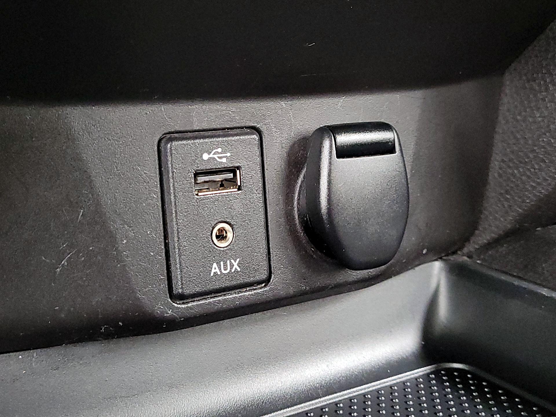 Thumbnail: 2015 Nissan Rogue - 18