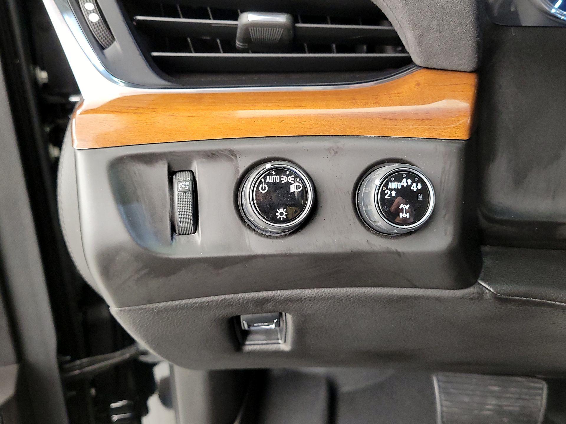 Thumbnail: 2017 Cadillac Escalade - 13