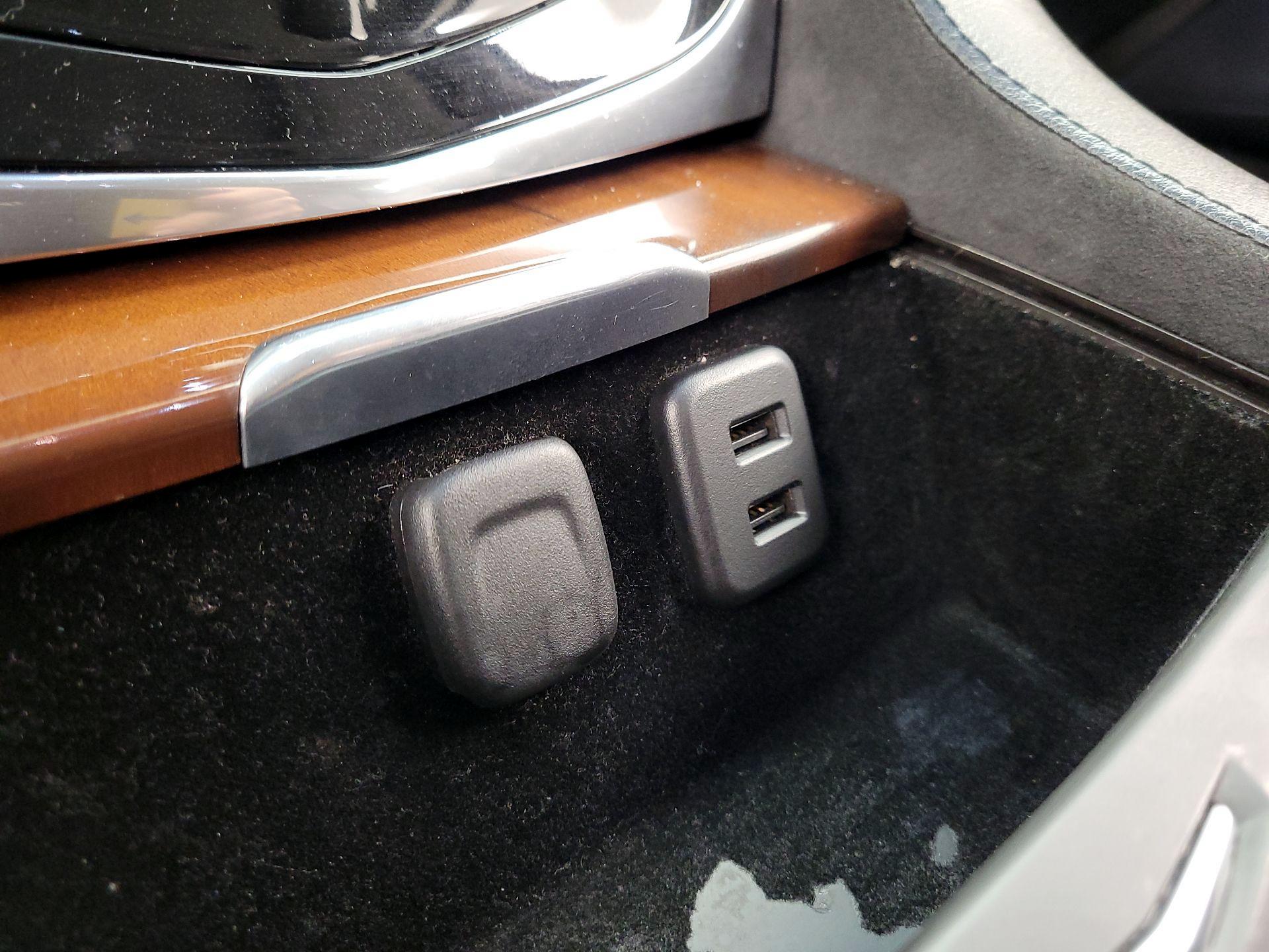 Thumbnail: 2017 Cadillac Escalade - 19