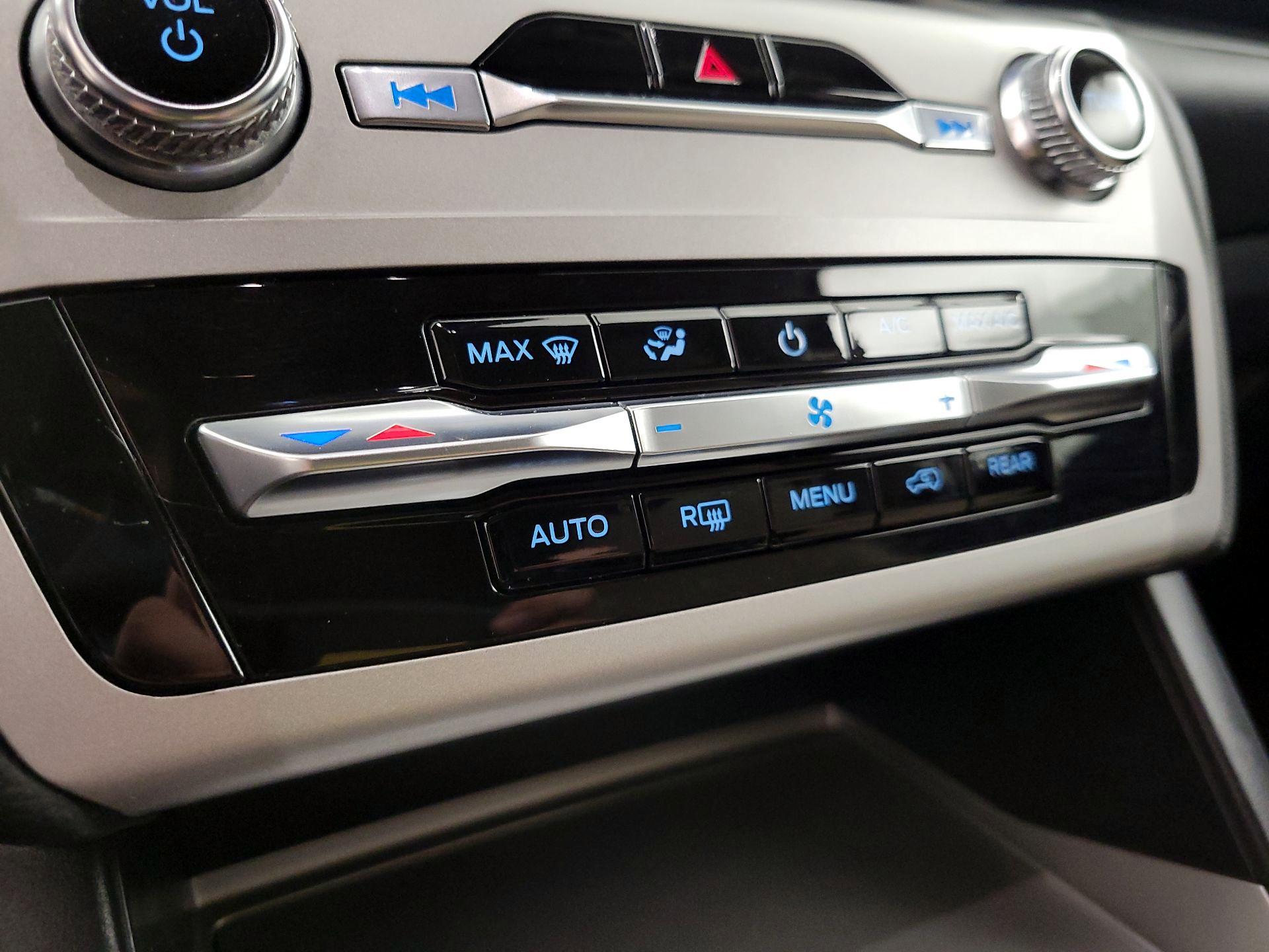 Thumbnail: 2021 Ford Explorer - 16