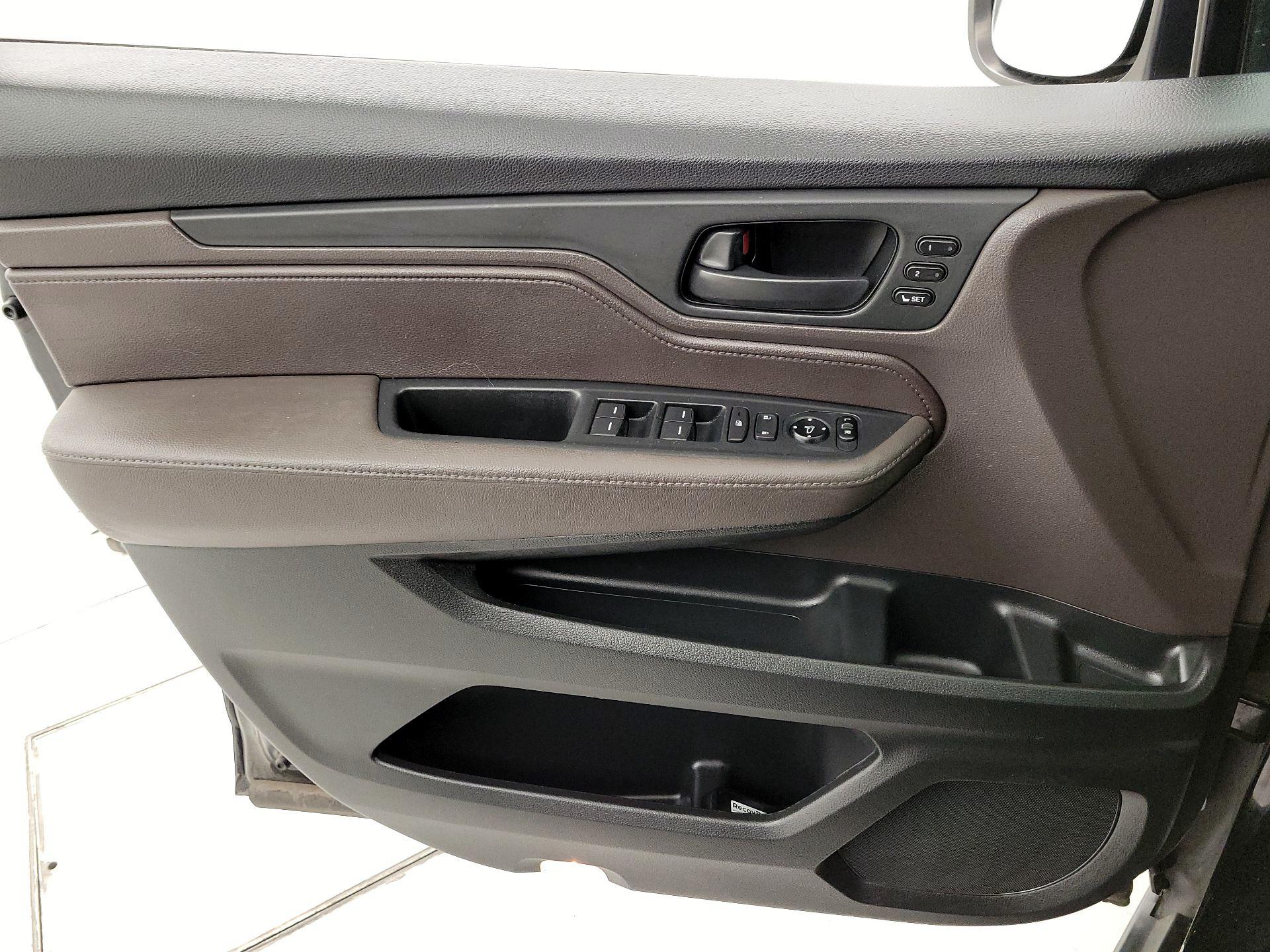 Thumbnail: 2018 Honda Odyssey - 12