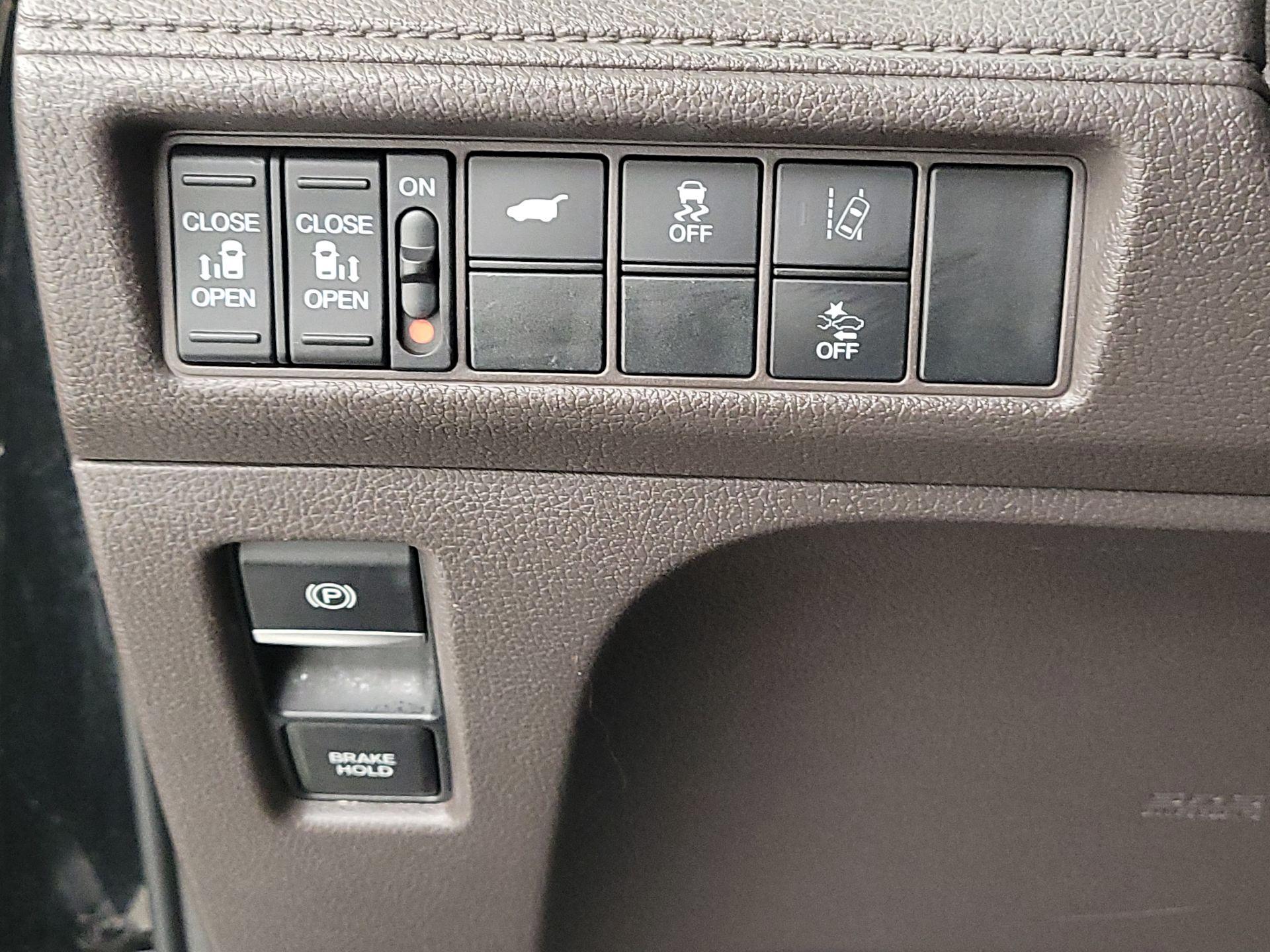 Thumbnail: 2018 Honda Odyssey - 13