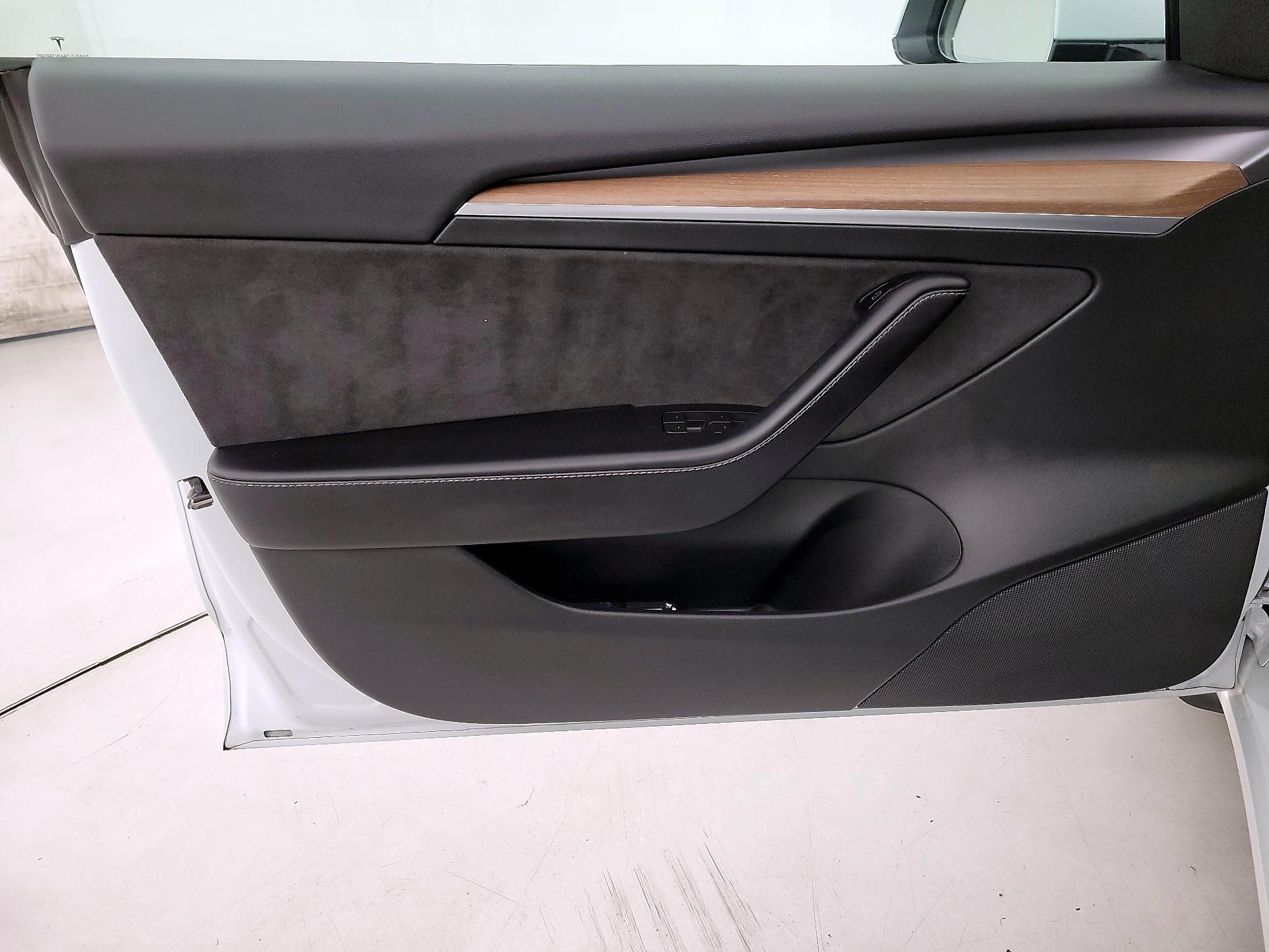 Thumbnail: 2023 Tesla Model 3 - 12