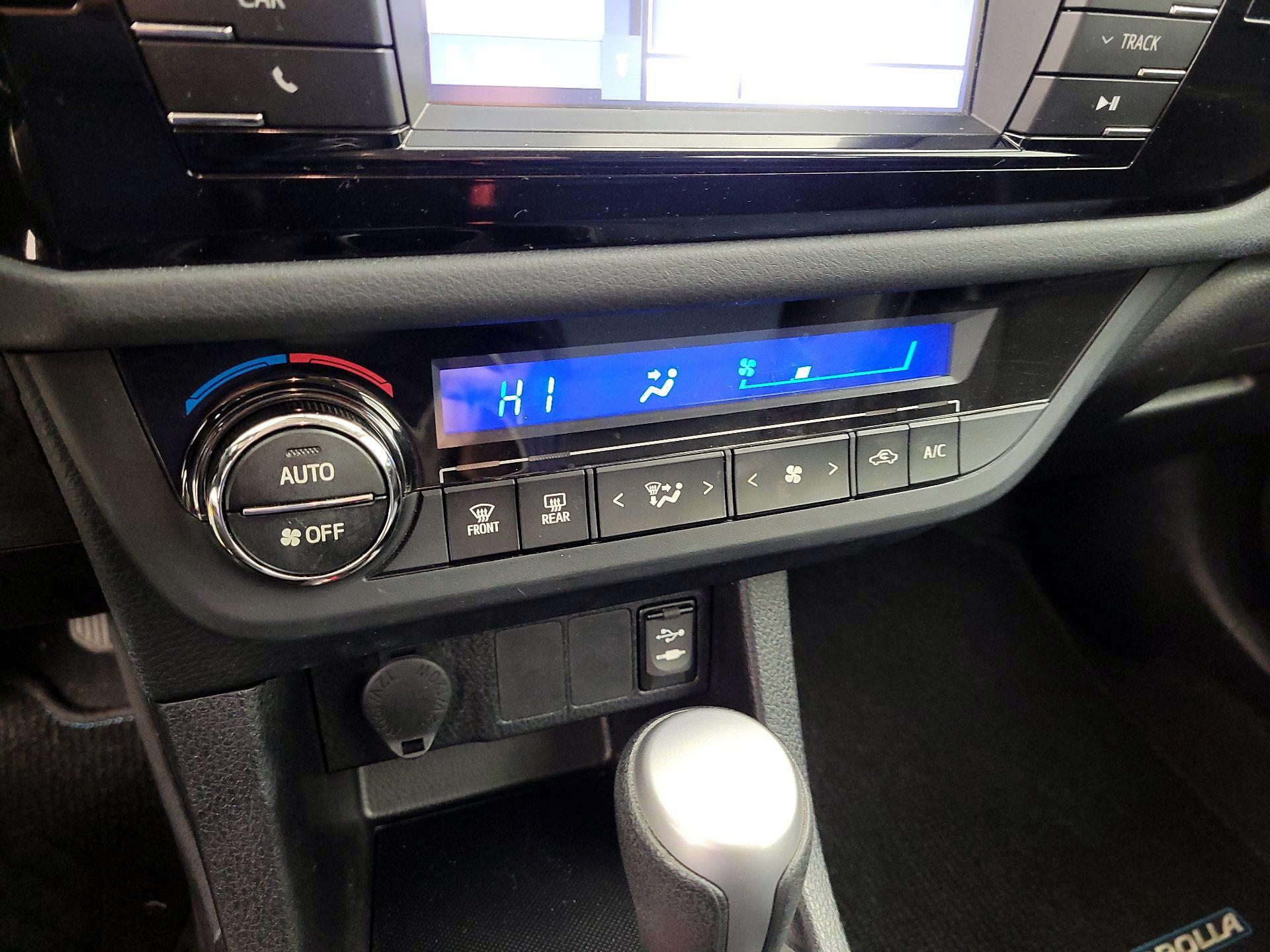 Thumbnail: 2014 Toyota Corolla - 16