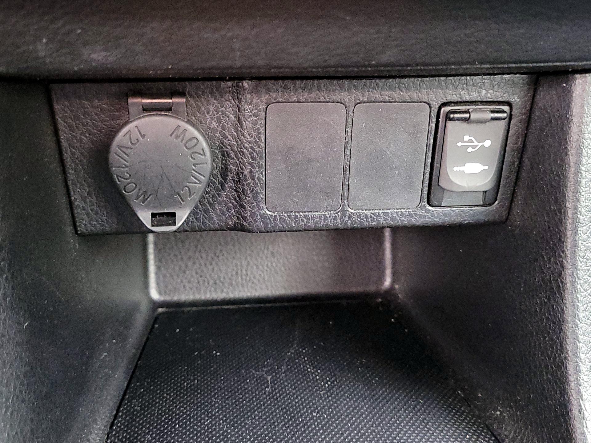 Thumbnail: 2014 Toyota Corolla - 18