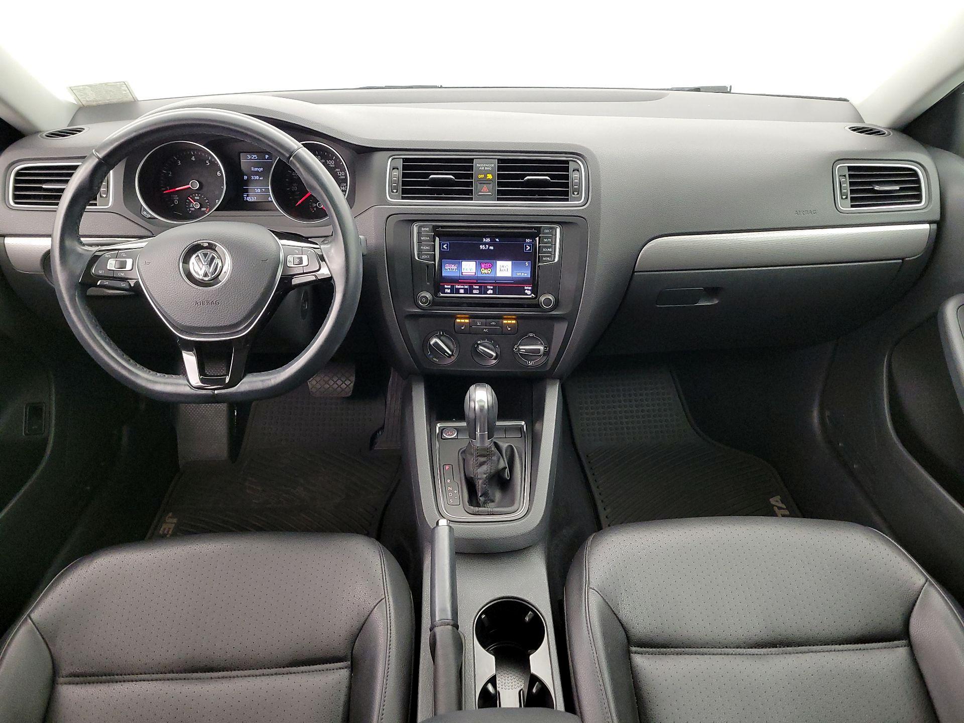 Thumbnail: 2017 Volkswagen Jetta - 9