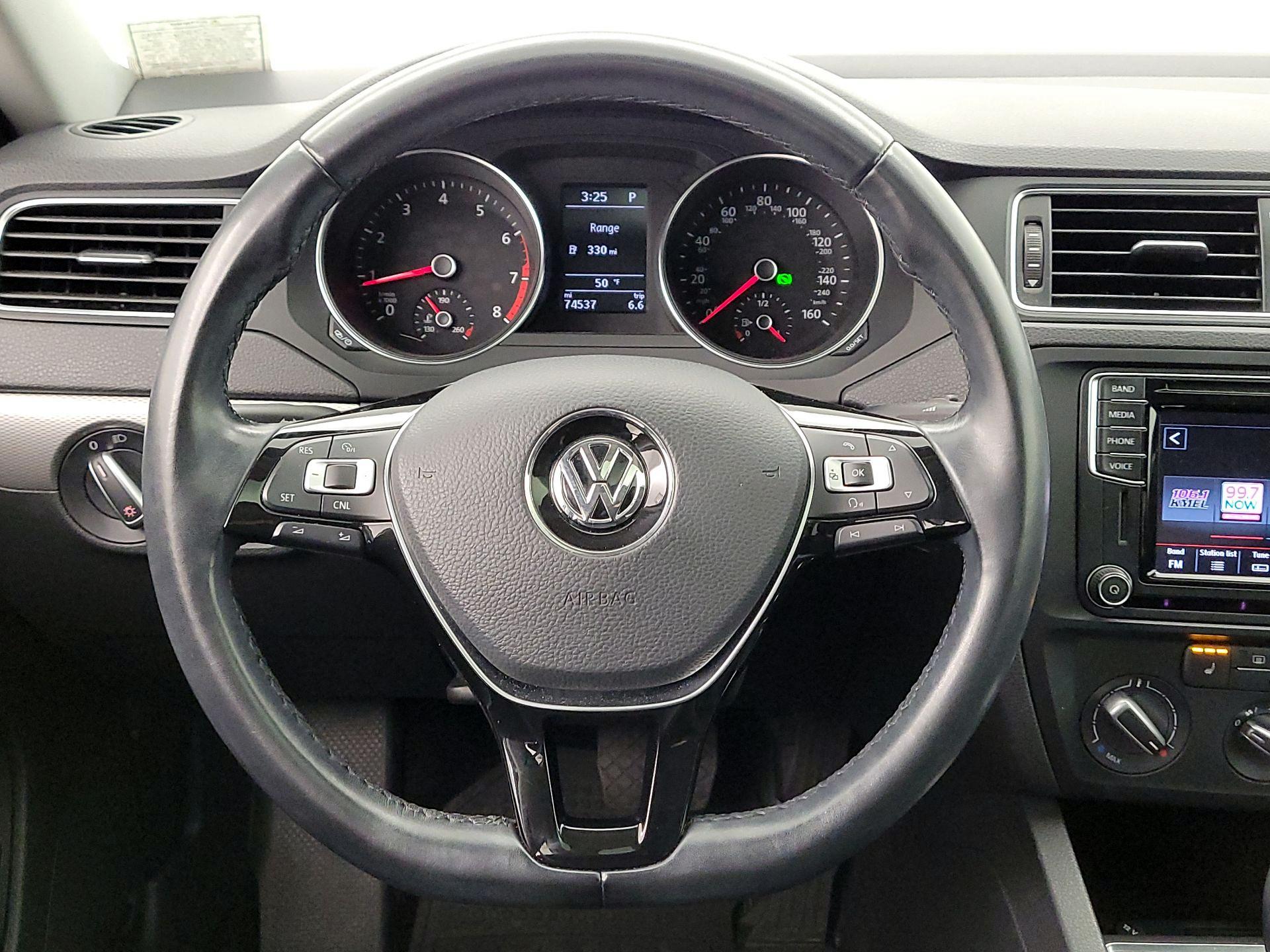 Thumbnail: 2017 Volkswagen Jetta - 10