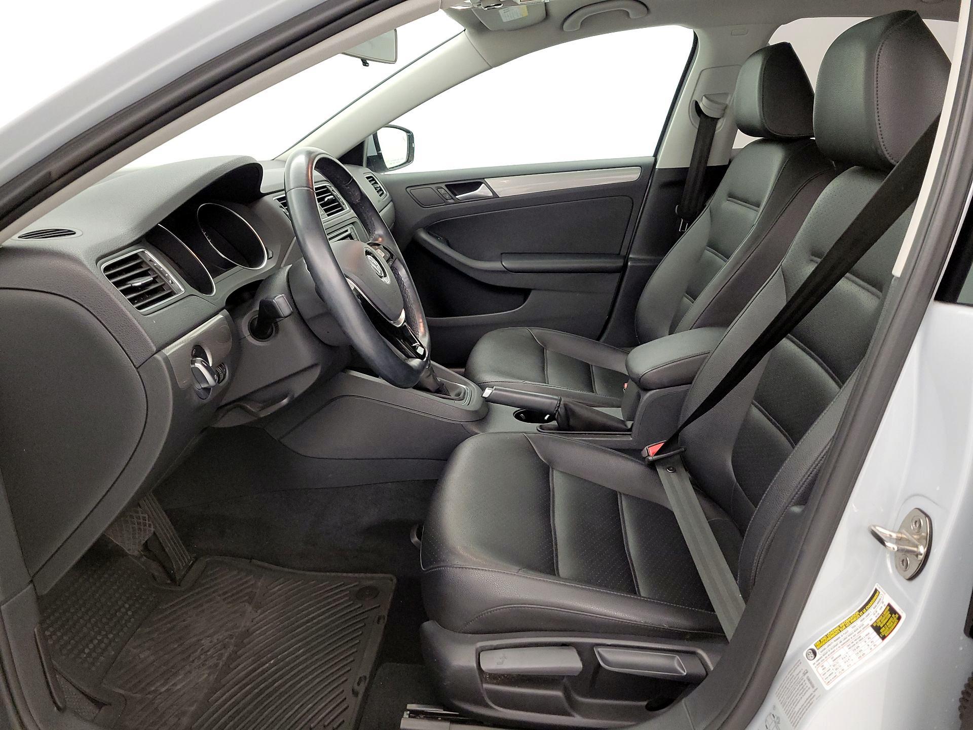 Thumbnail: 2017 Volkswagen Jetta - 11