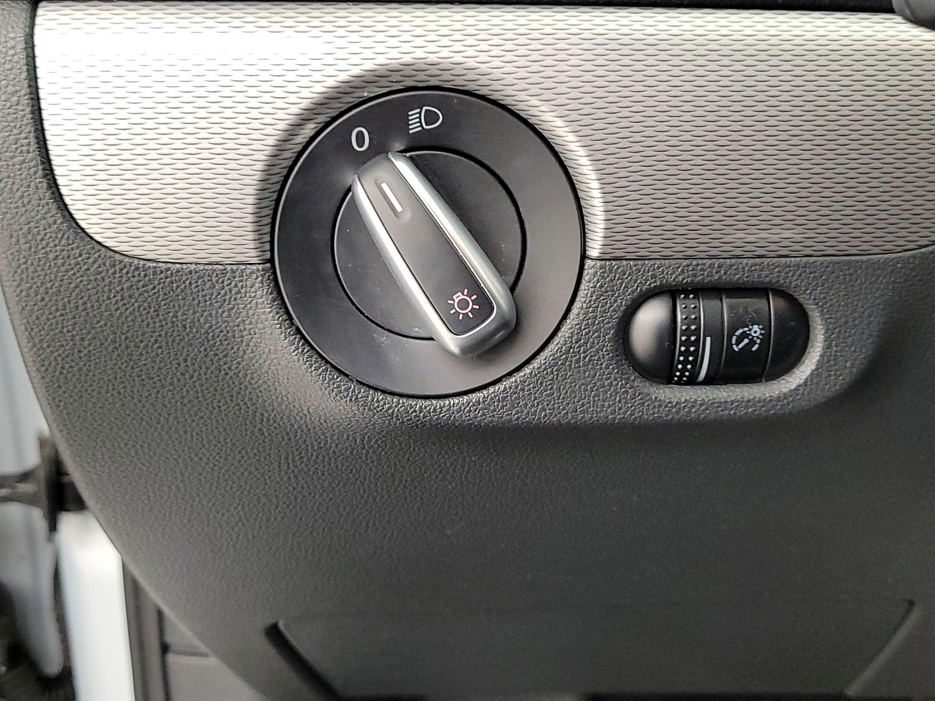 Thumbnail: 2017 Volkswagen Jetta - 13