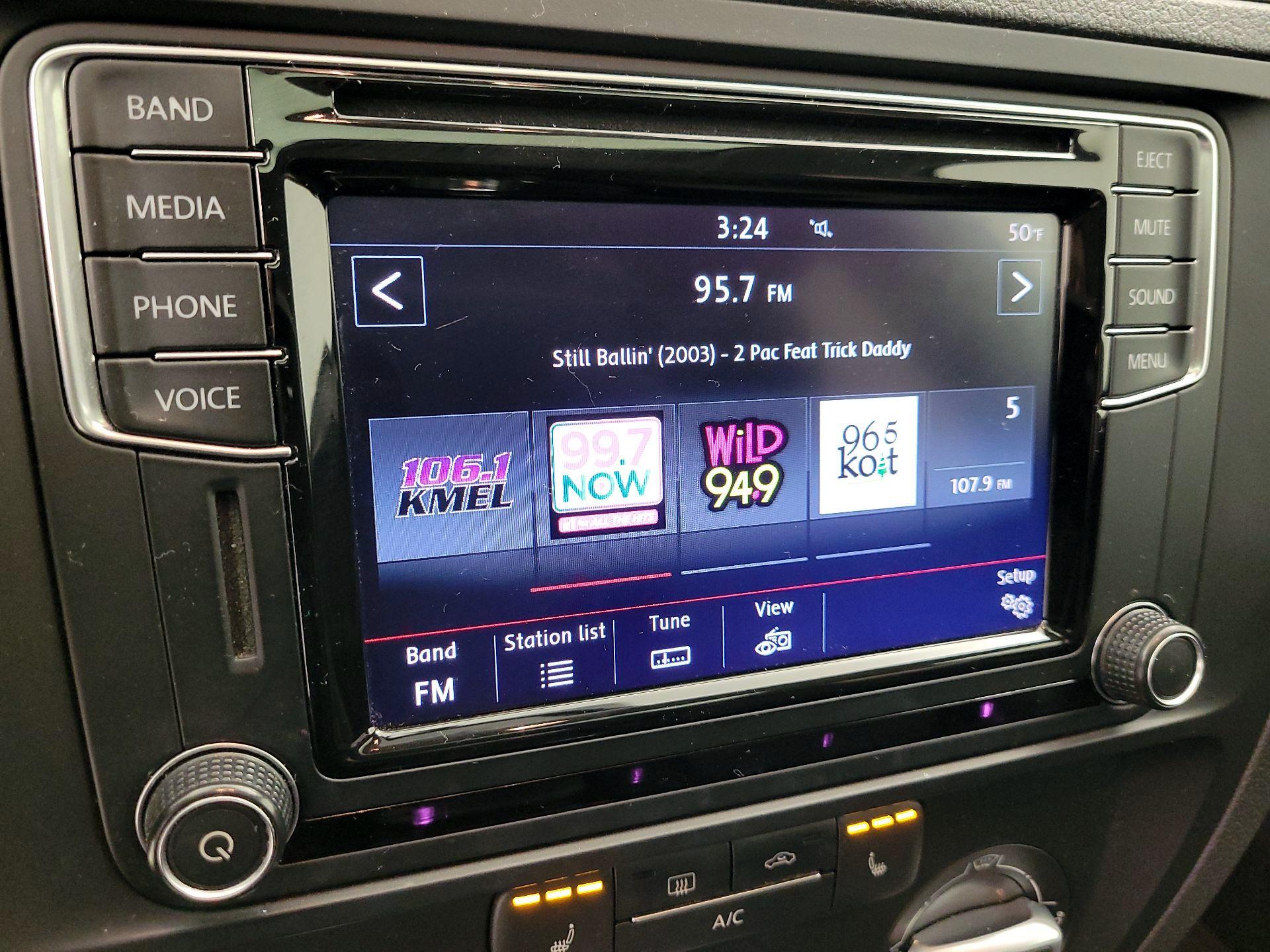 Thumbnail: 2017 Volkswagen Jetta - 15