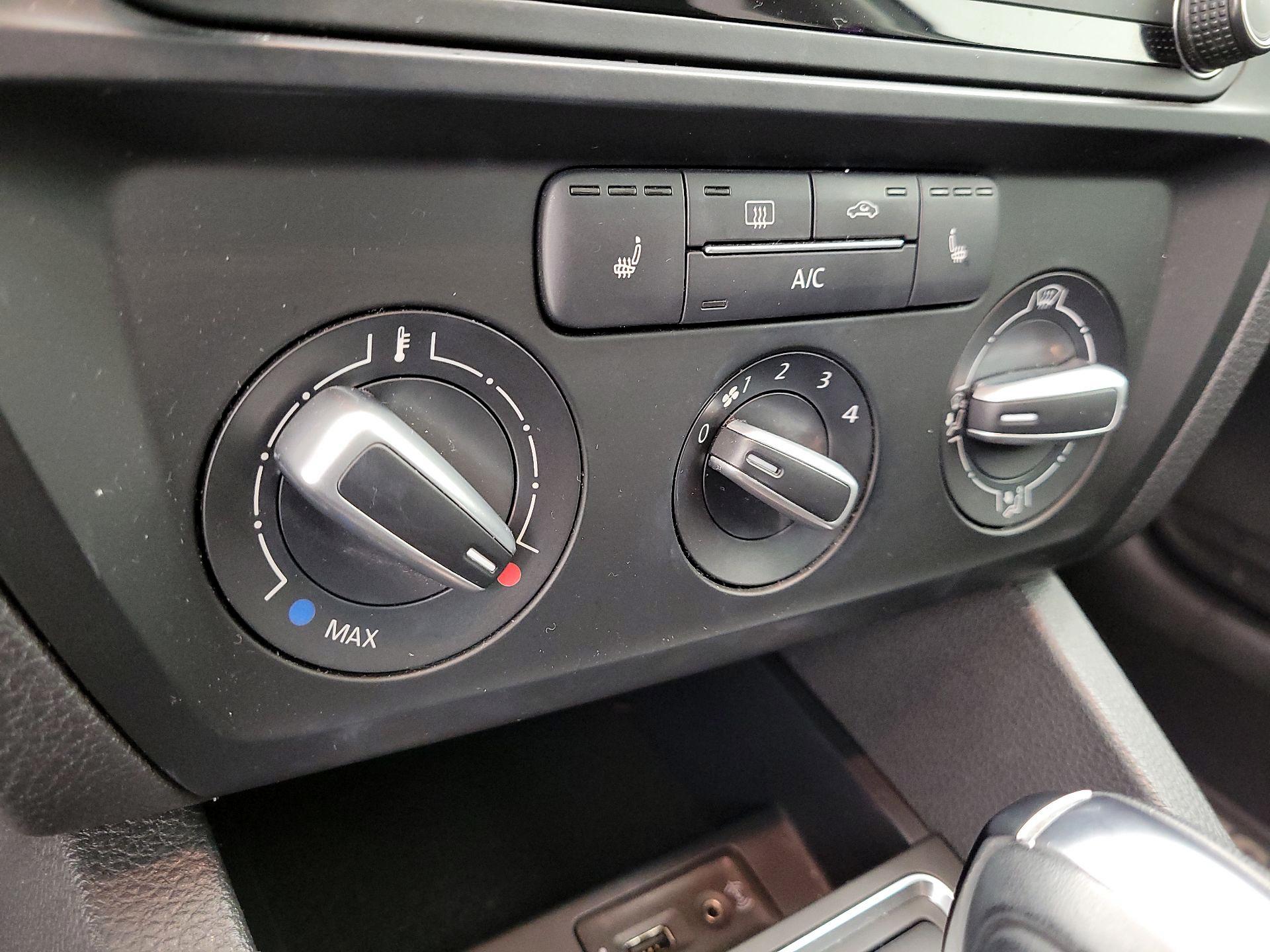 Thumbnail: 2017 Volkswagen Jetta - 16