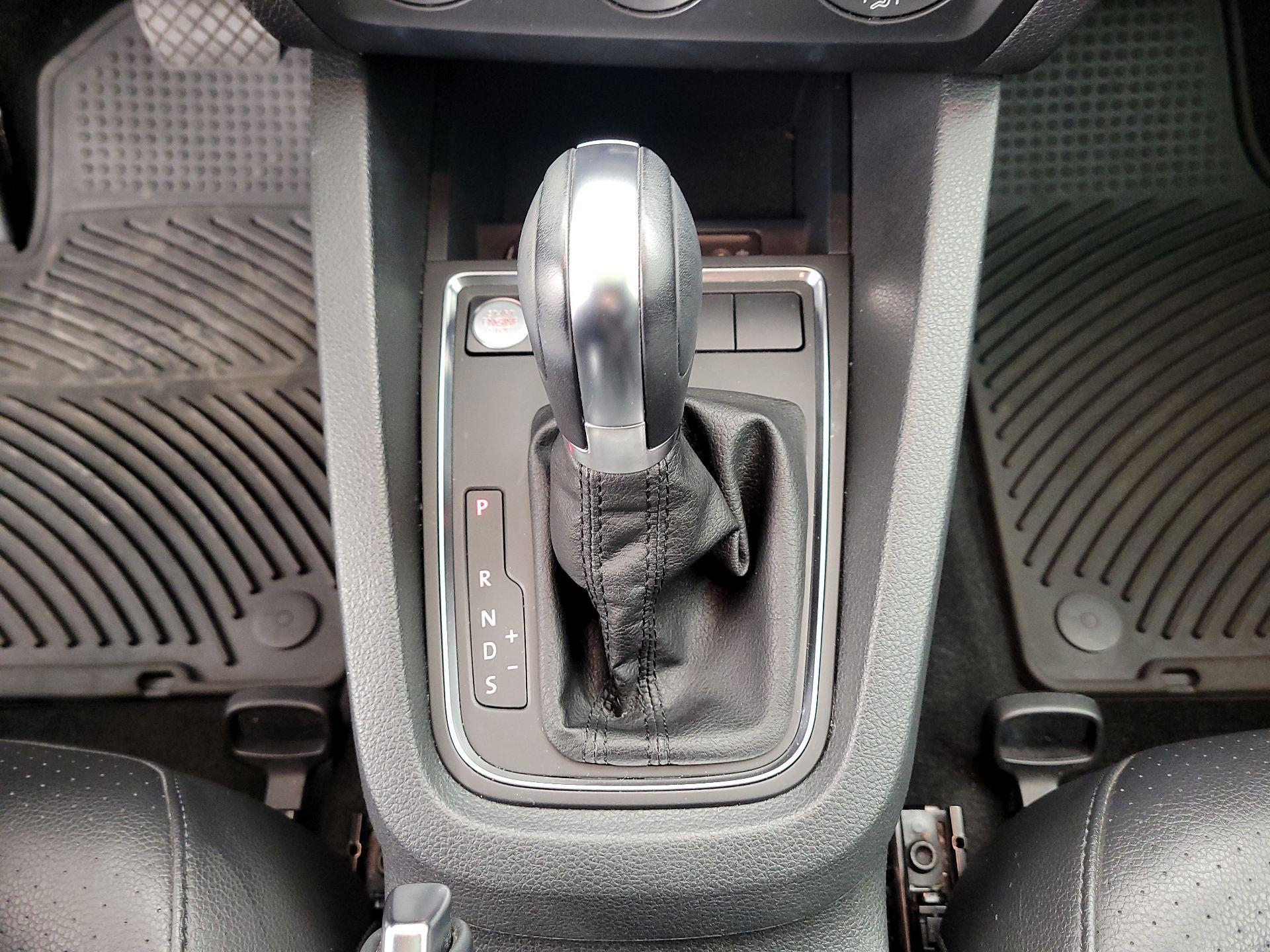 Thumbnail: 2017 Volkswagen Jetta - 17