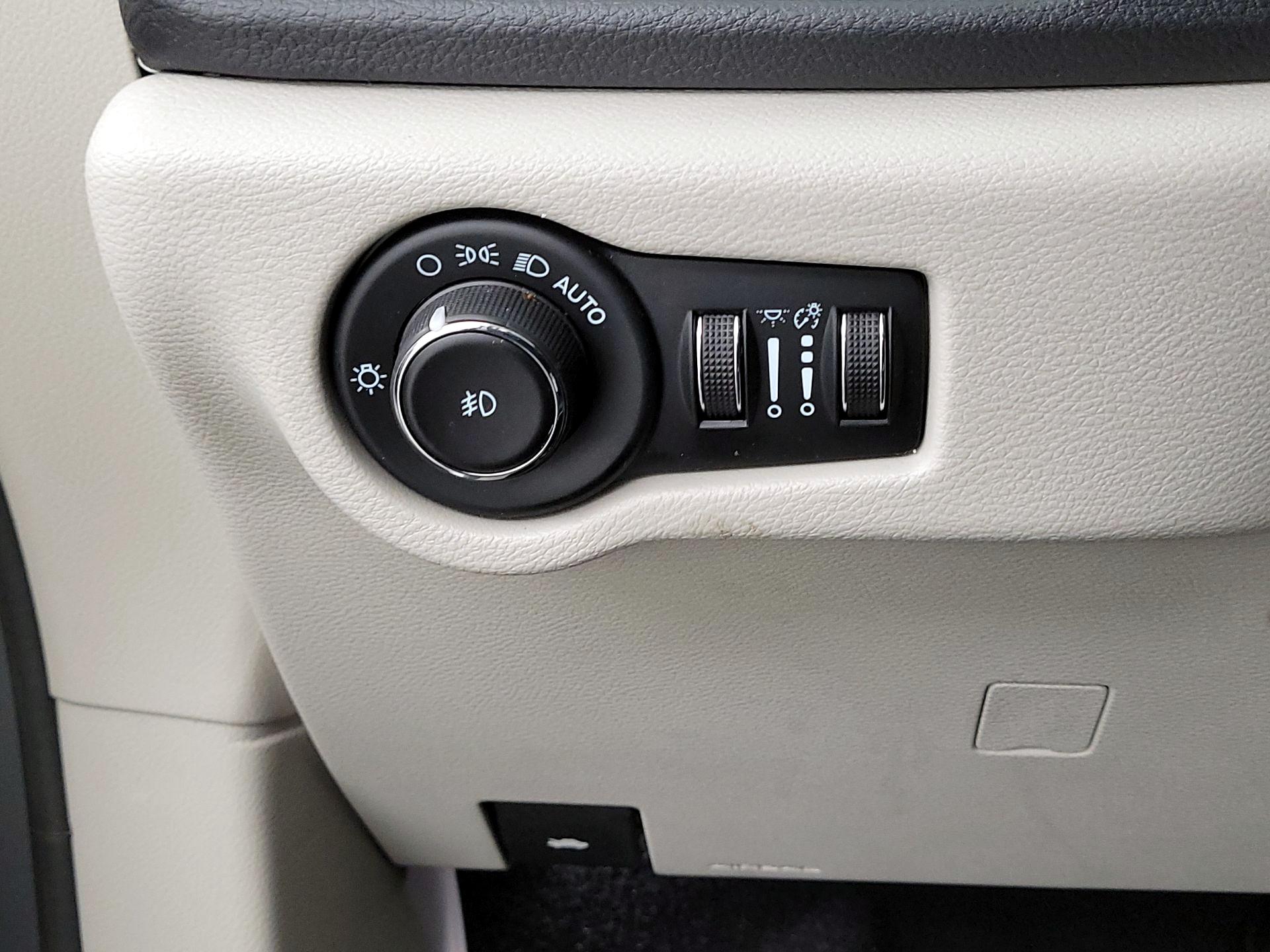 Thumbnail: 2023 Chrysler Pacifica - 13