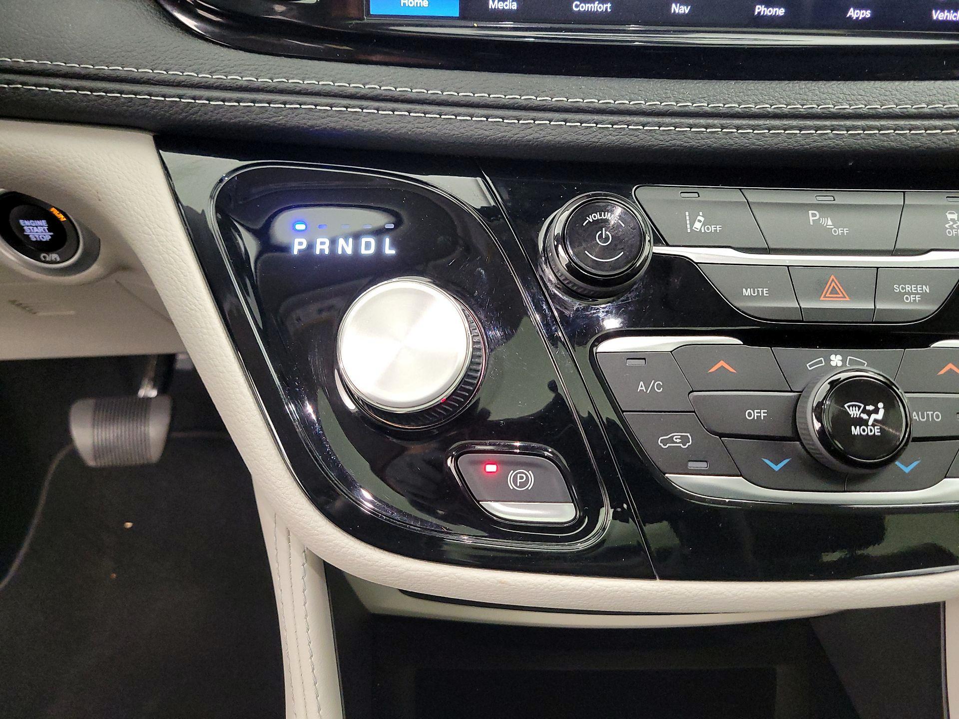 Thumbnail: 2023 Chrysler Pacifica - 18