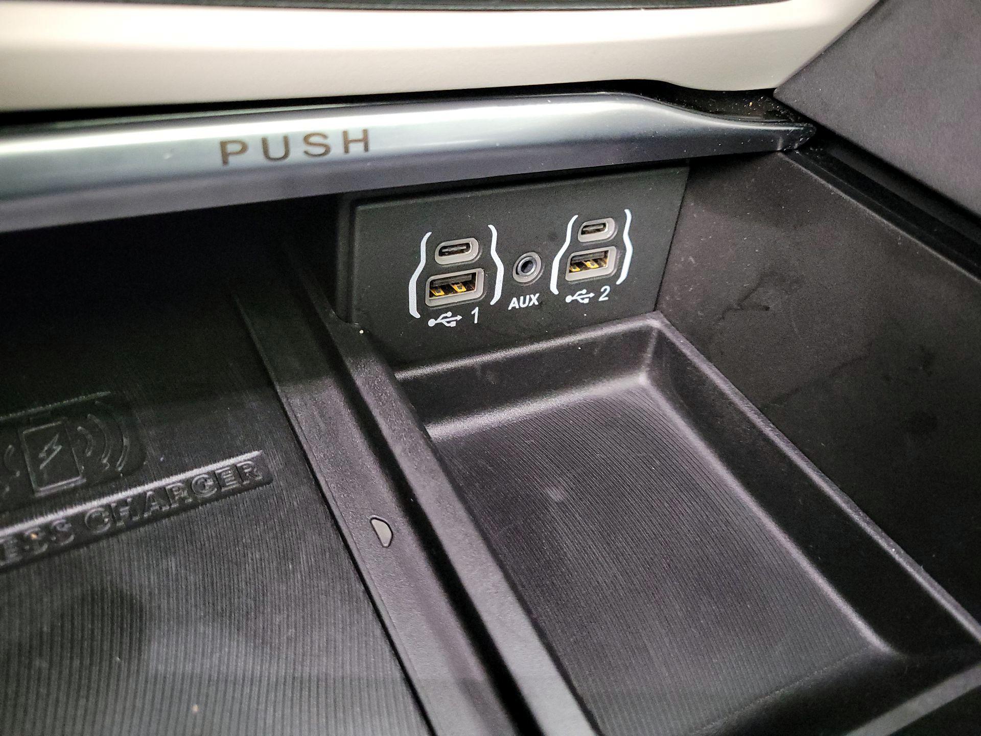 Thumbnail: 2023 Chrysler Pacifica - 19