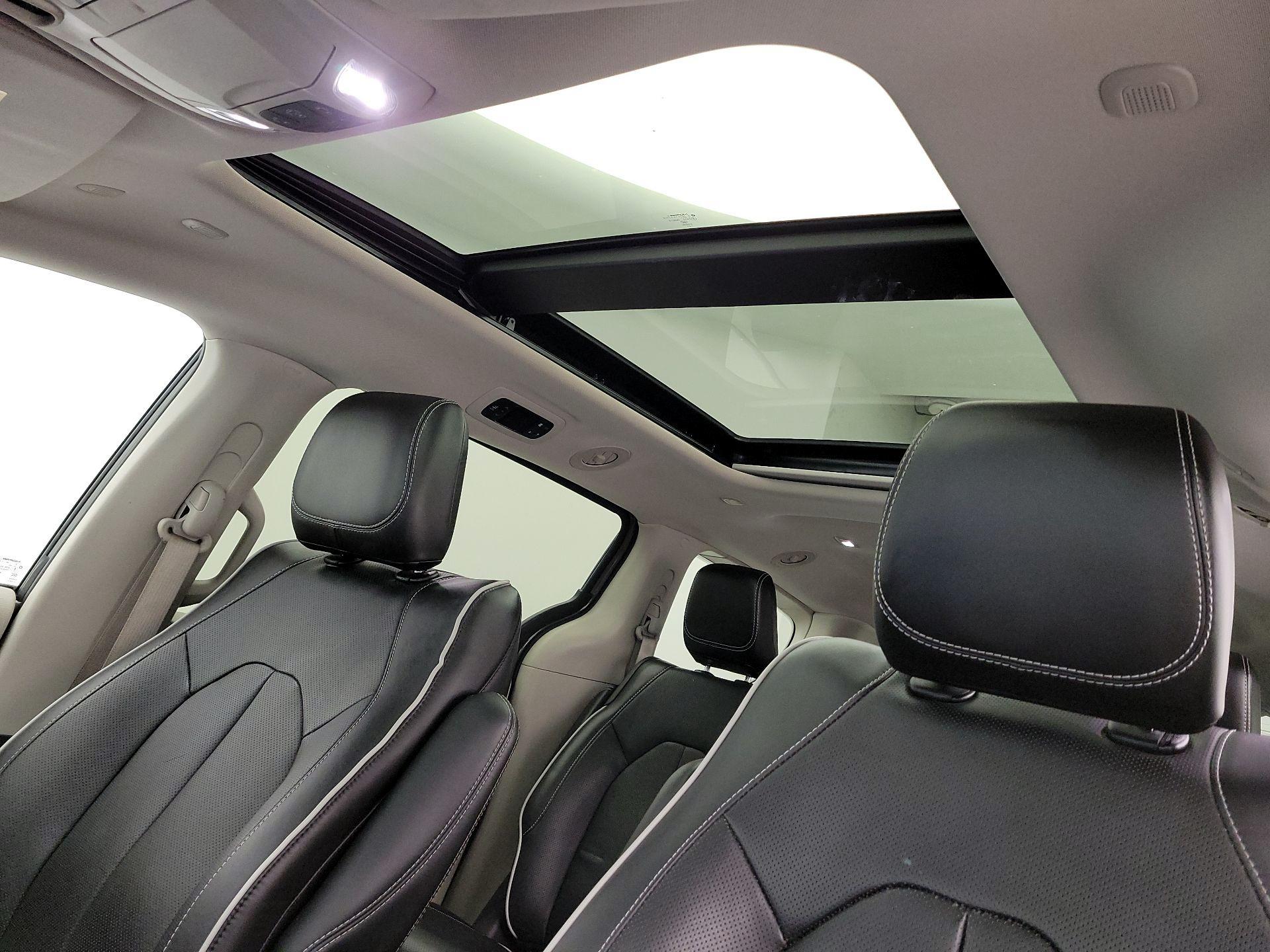 Thumbnail: 2023 Chrysler Pacifica - 20