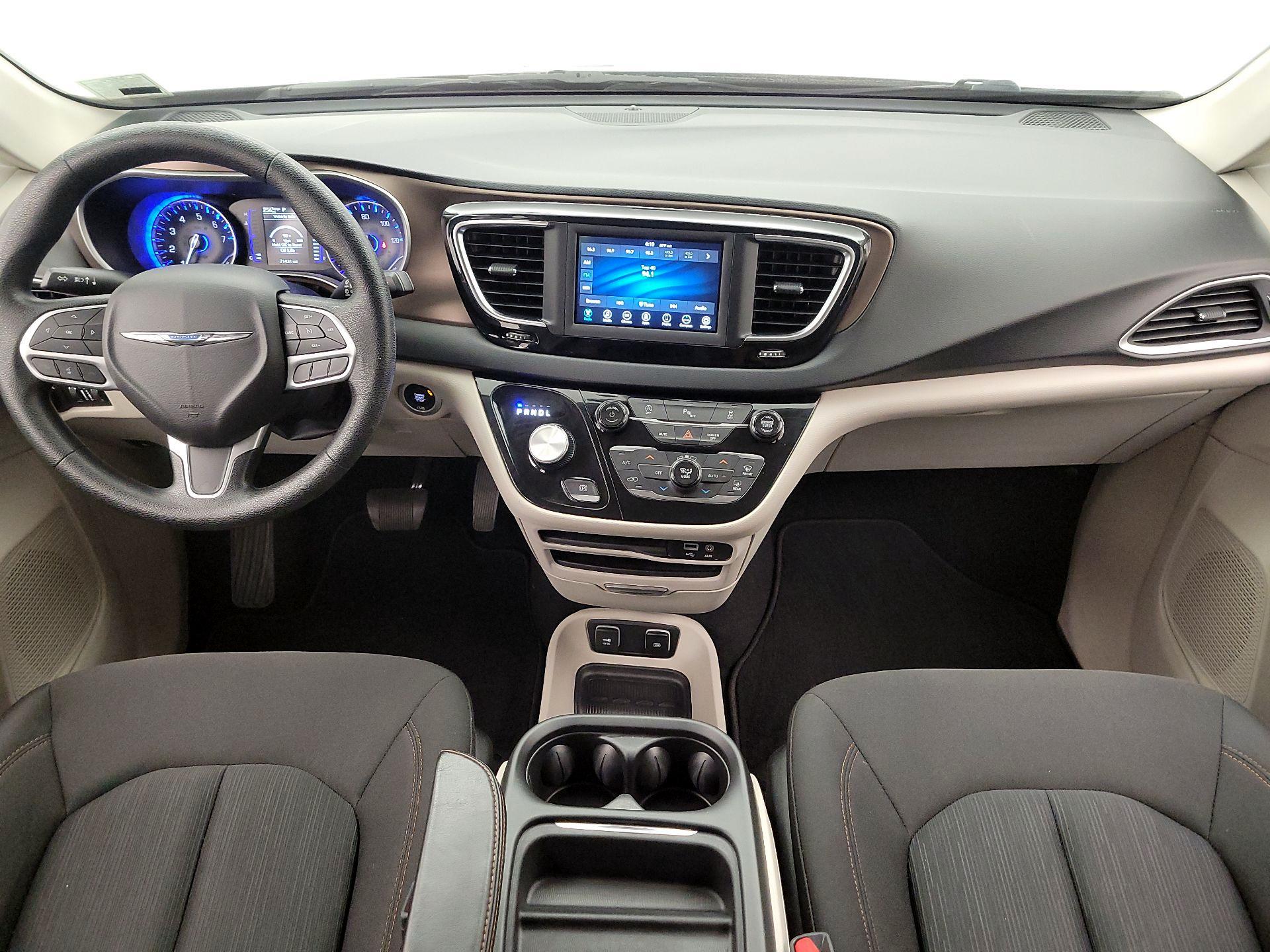 Thumbnail: 2019 Chrysler Pacifica - 9