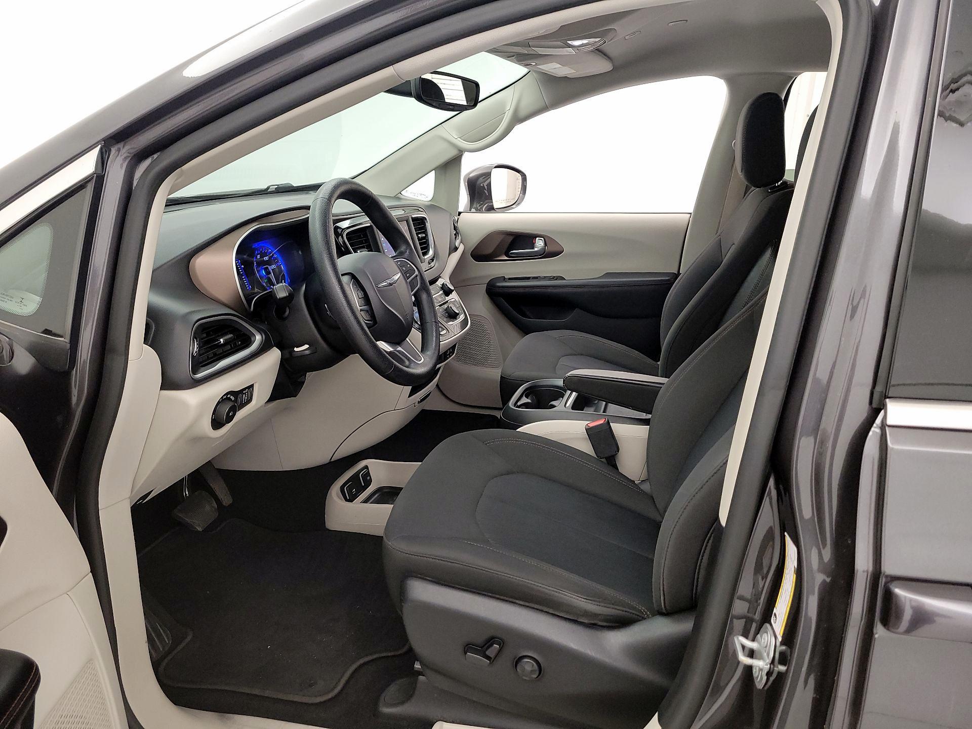 Thumbnail: 2019 Chrysler Pacifica - 11