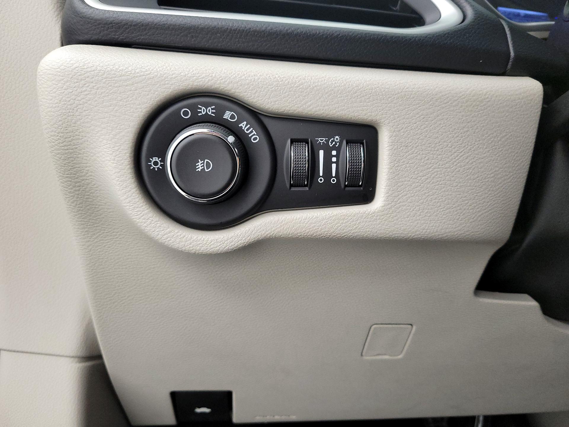 Thumbnail: 2019 Chrysler Pacifica - 13