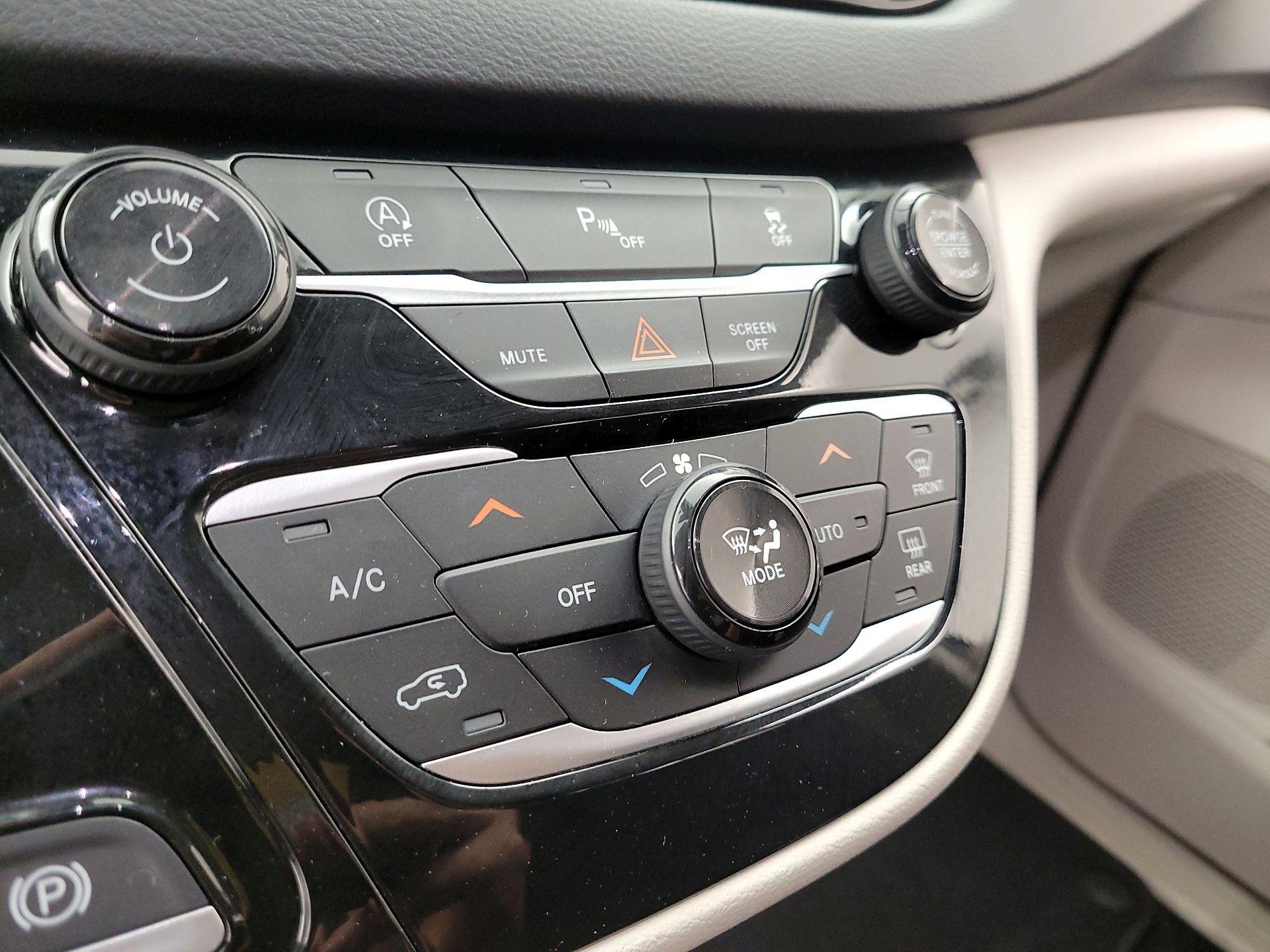 Thumbnail: 2019 Chrysler Pacifica - 17