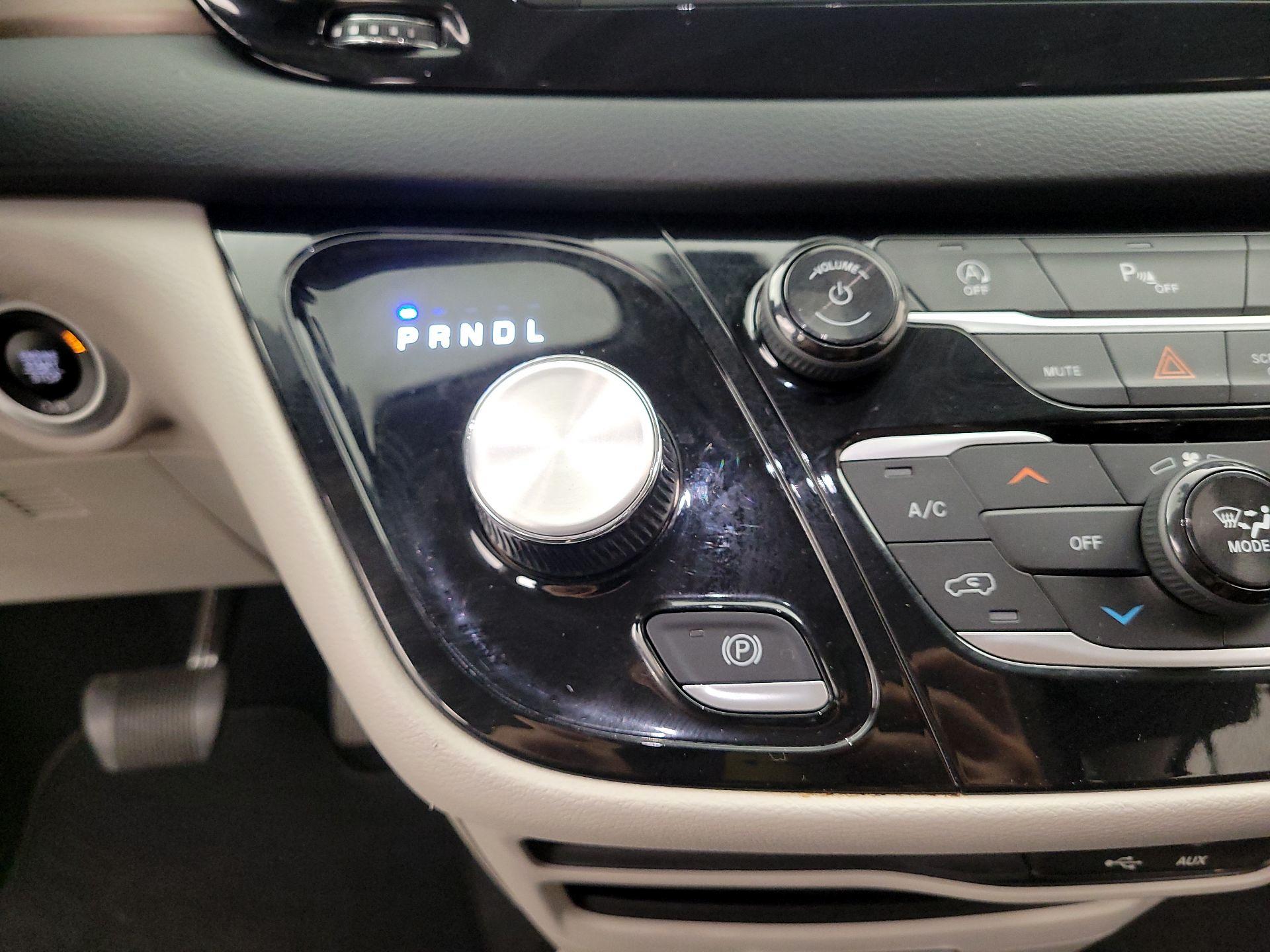 Thumbnail: 2019 Chrysler Pacifica - 18