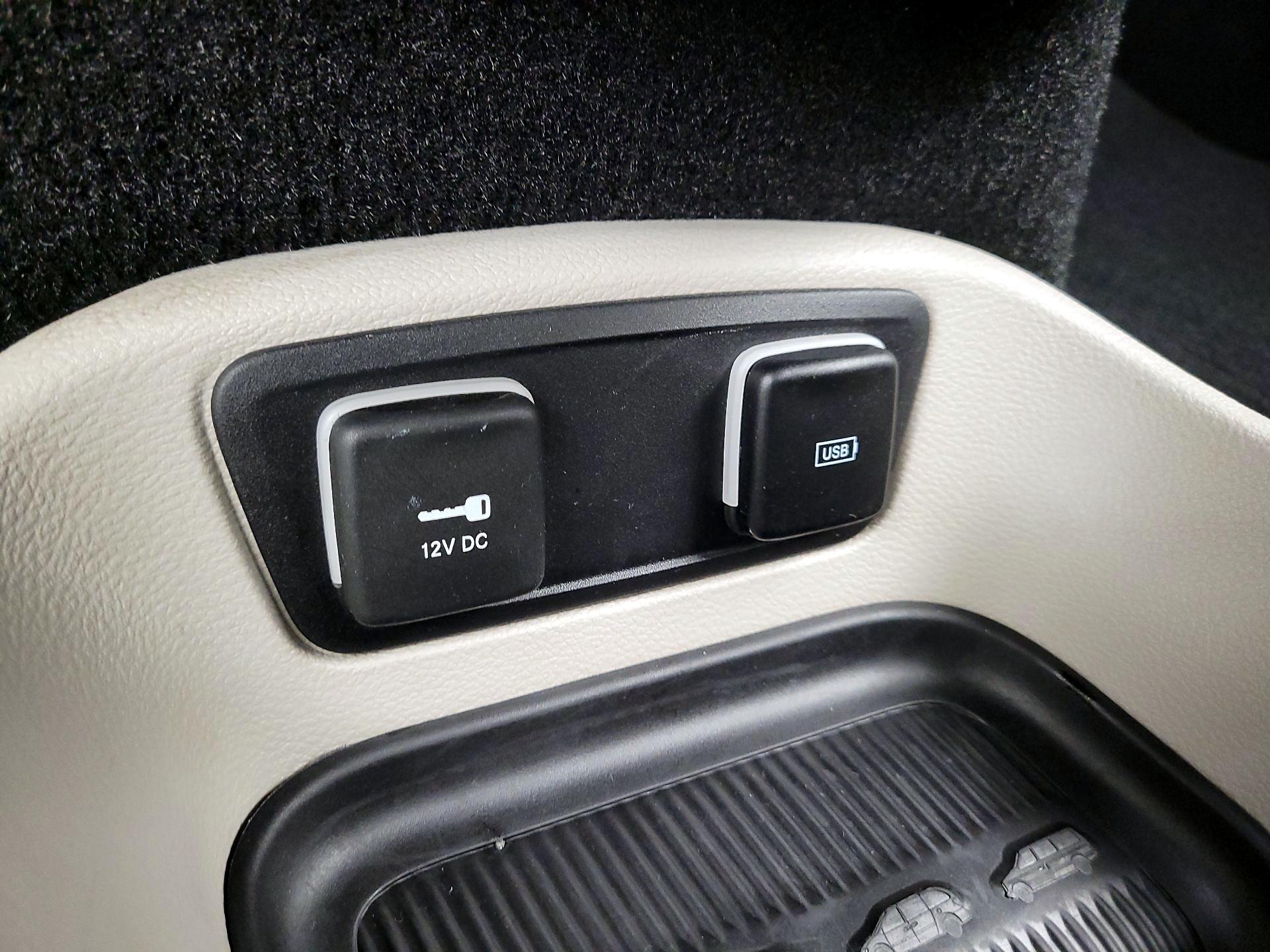 Thumbnail: 2019 Chrysler Pacifica - 19