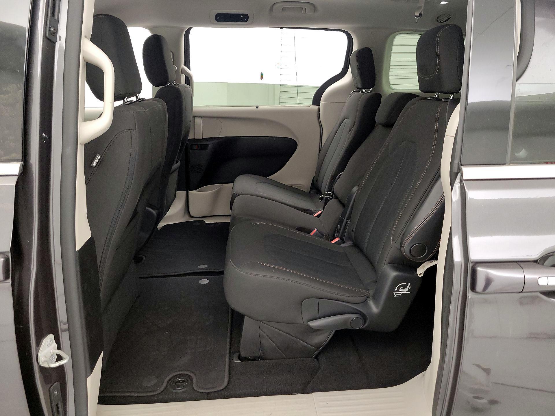 Thumbnail: 2019 Chrysler Pacifica - 20