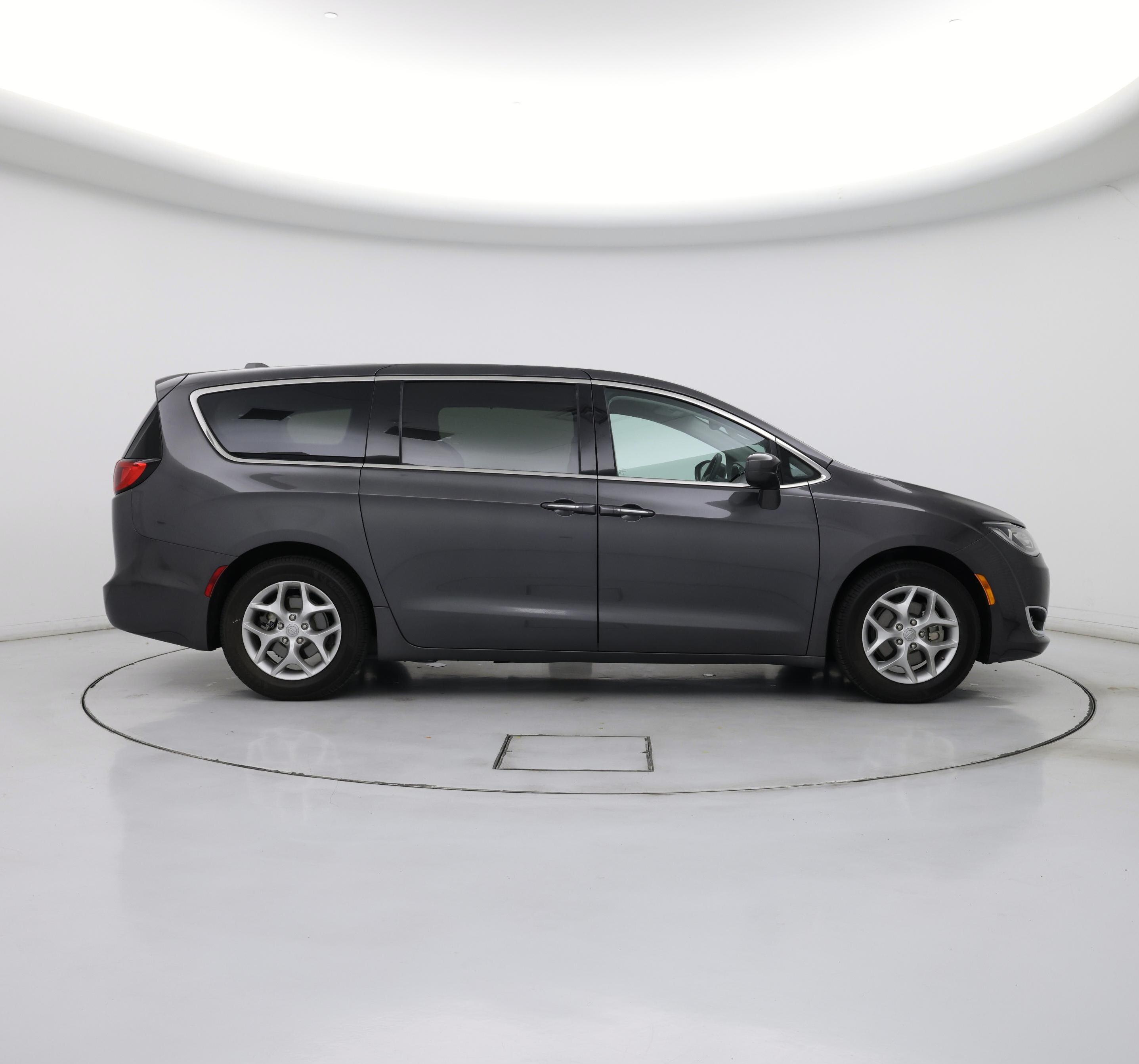 Thumbnail: 2019 Chrysler Pacifica - 7