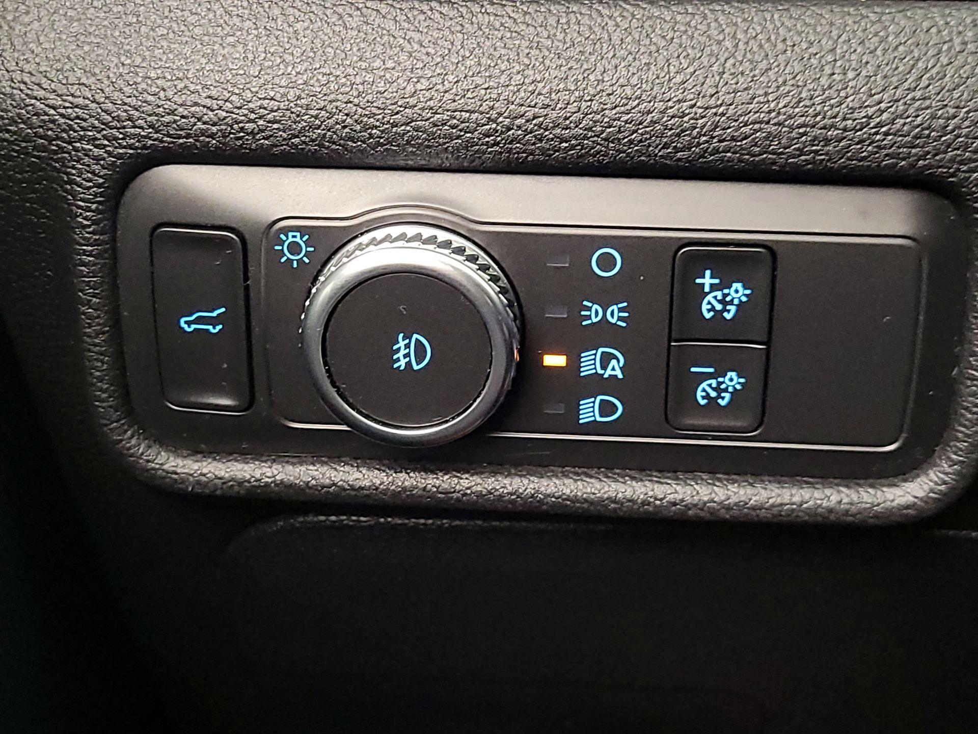 Thumbnail: 2020 Ford Explorer - 13