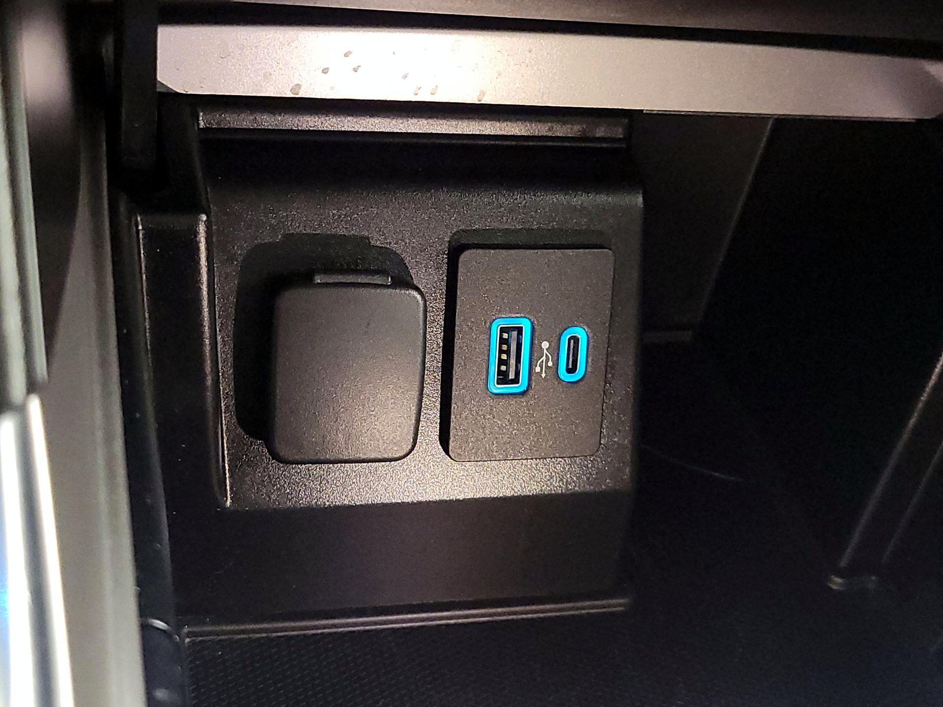 Thumbnail: 2020 Ford Explorer - 19