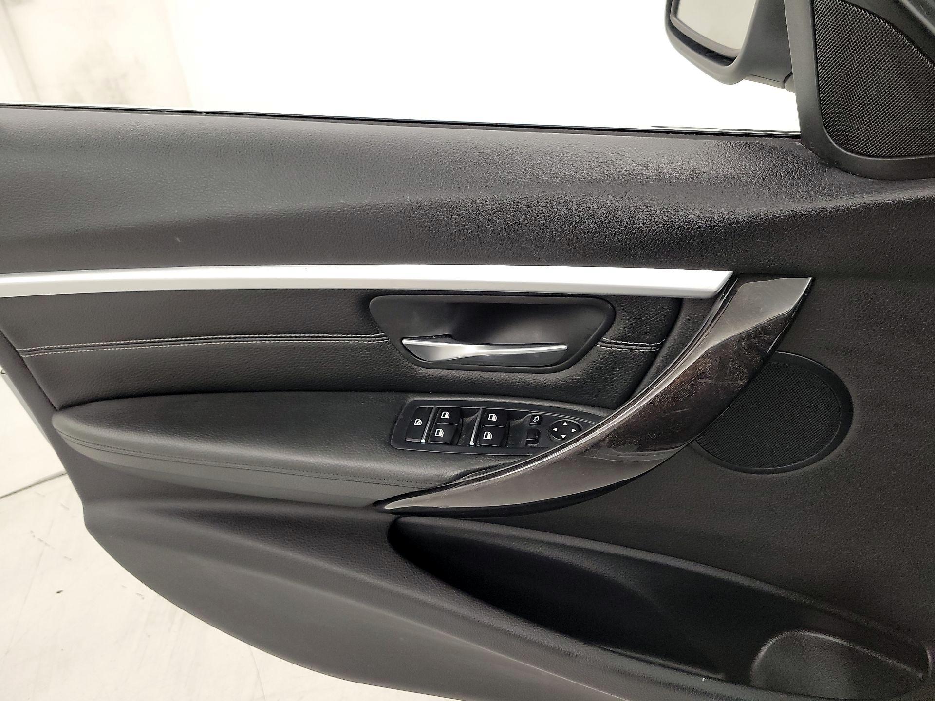 Thumbnail: 2016 BMW 3 Series - 12