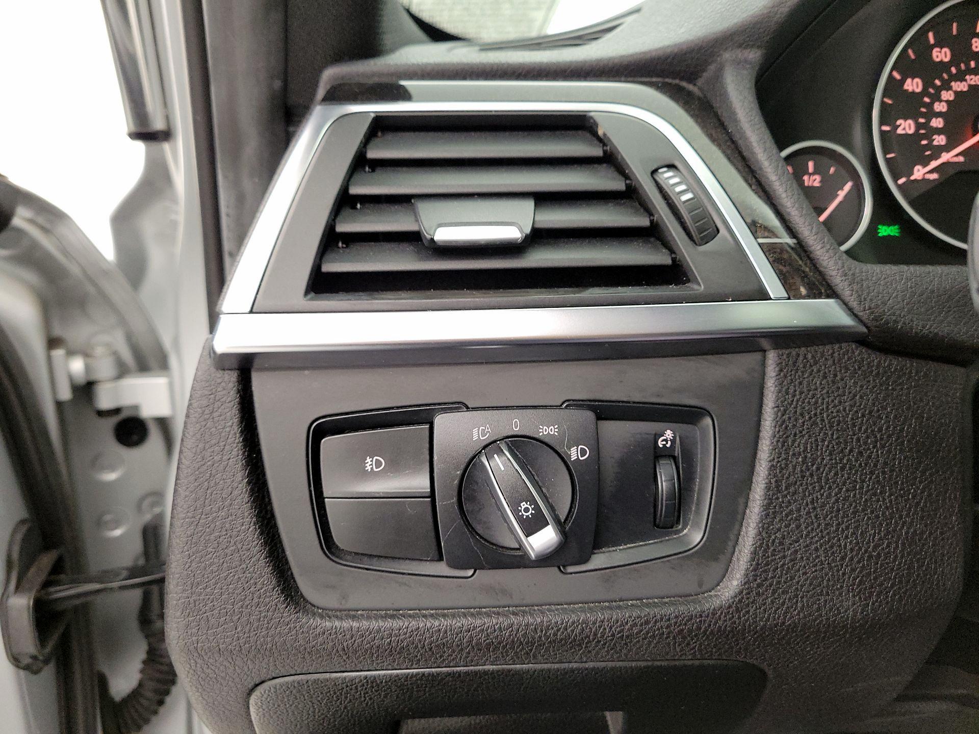 Thumbnail: 2016 BMW 3 Series - 13