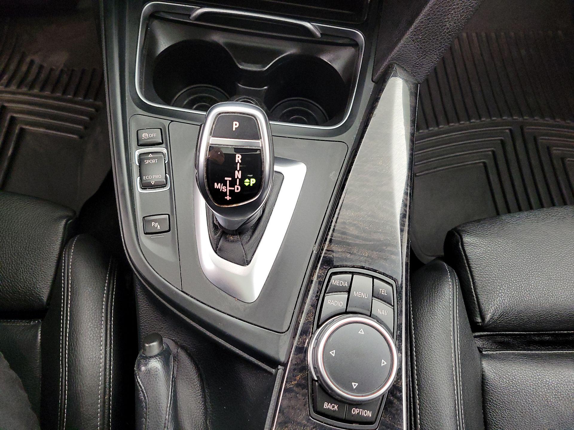 Thumbnail: 2016 BMW 3 Series - 18