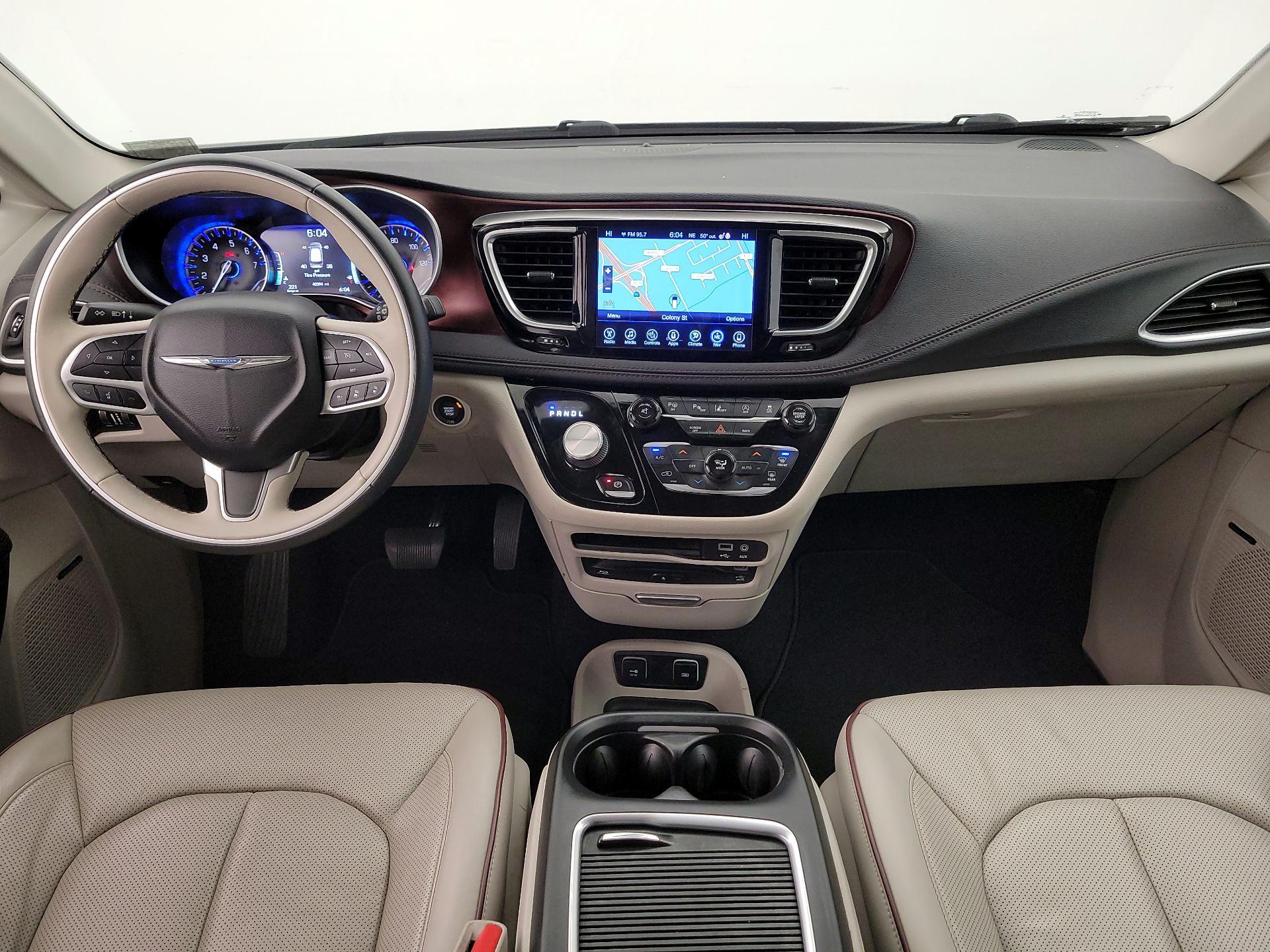 Thumbnail: 2017 Chrysler Pacifica - 9