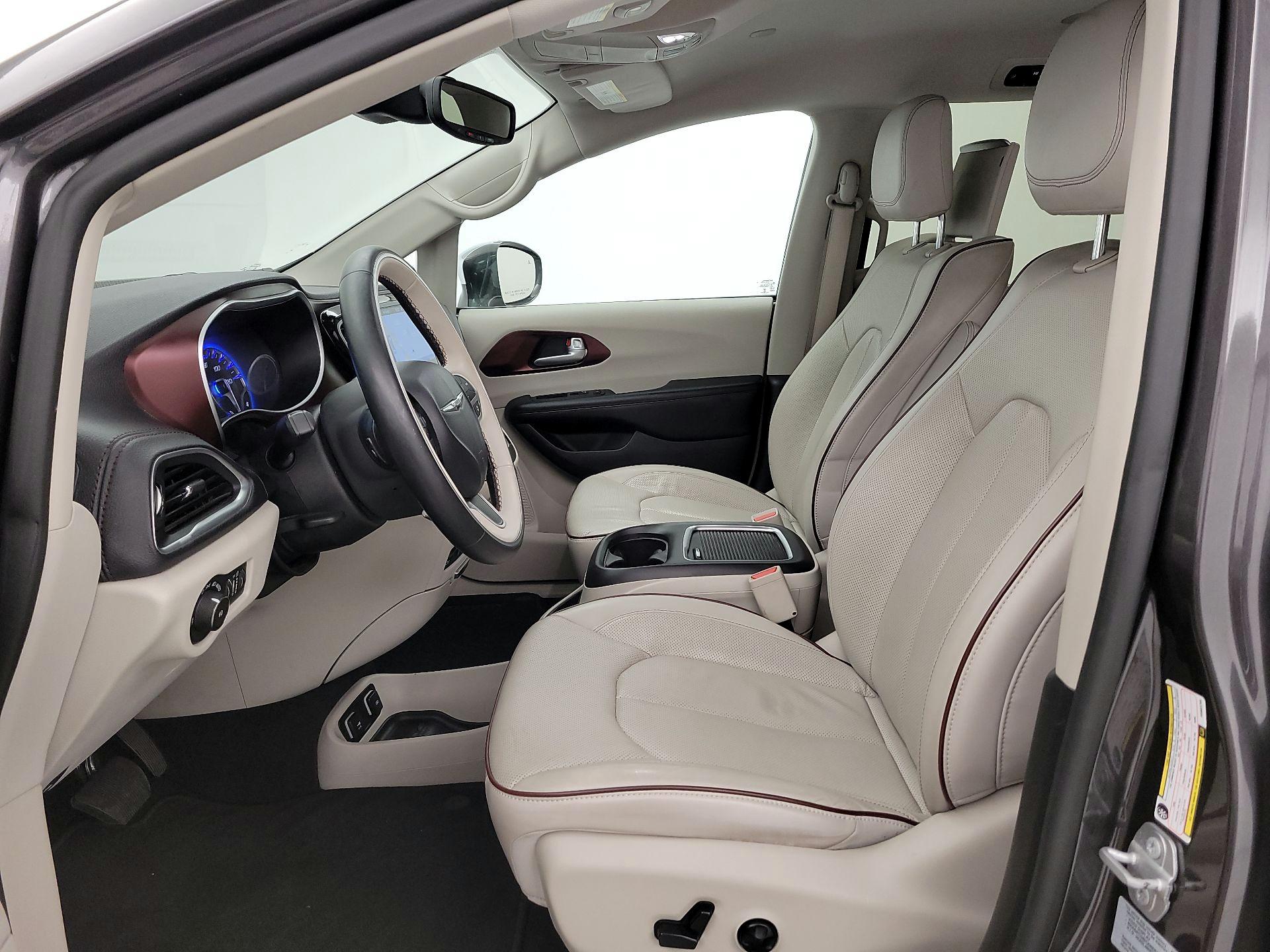 Thumbnail: 2017 Chrysler Pacifica - 11